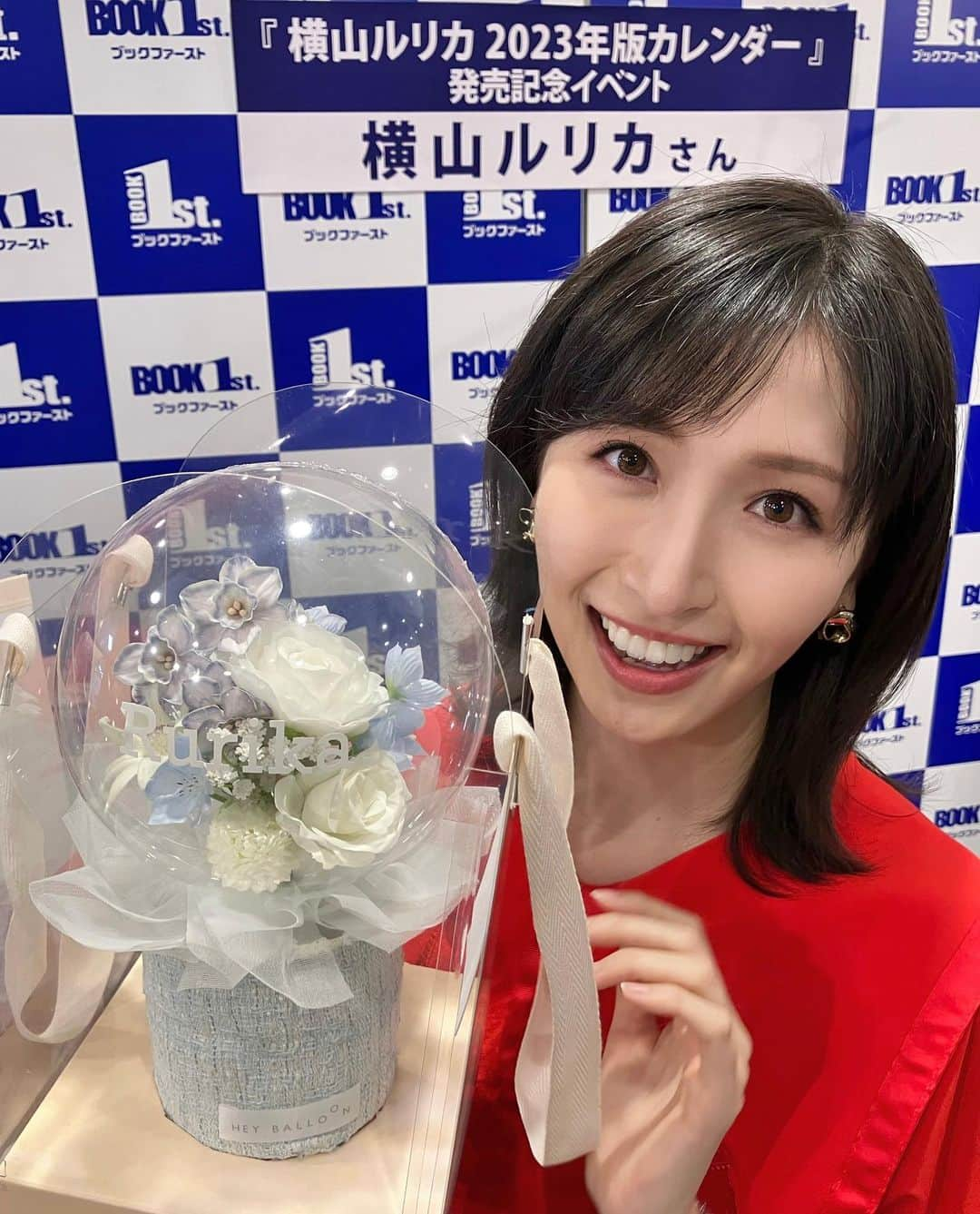 横山ルリカさんのインスタグラム写真 - (横山ルリカInstagram)「. 2023年カレンダー発売記念イベント💐 ありがとうございました🌈 衣装は、大好きな馬柄のデカ襟ブラウス🎠❤️  足を運んでくださった皆様、 お花やコメントなどでパワーを送ってくださった皆様、ありがとうございました🥰  今日は15:00〜関西テレビ【競馬BEAT】に出演します🏇  #横山ルリカ #2023カレンダー #発売記念イベント #ブックファースト新宿店   #ビッグカラーブラウス  #大好きな #馬柄 🎠 #earpapillonner  #❤️❤️❤️   #関西テレビ #競馬BEAT #マイルCS」11月20日 11時00分 - rurika_yokoyama_official