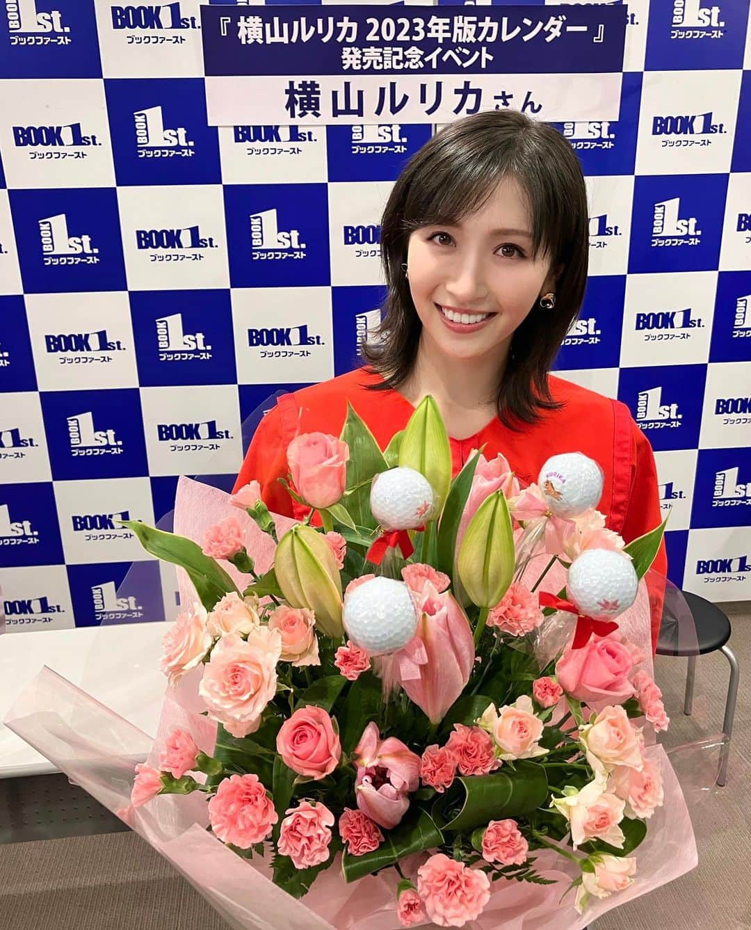 横山ルリカさんのインスタグラム写真 - (横山ルリカInstagram)「. 2023年カレンダー発売記念イベント💐 ありがとうございました🌈 衣装は、大好きな馬柄のデカ襟ブラウス🎠❤️  足を運んでくださった皆様、 お花やコメントなどでパワーを送ってくださった皆様、ありがとうございました🥰  今日は15:00〜関西テレビ【競馬BEAT】に出演します🏇  #横山ルリカ #2023カレンダー #発売記念イベント #ブックファースト新宿店   #ビッグカラーブラウス  #大好きな #馬柄 🎠 #earpapillonner  #❤️❤️❤️   #関西テレビ #競馬BEAT #マイルCS」11月20日 11時00分 - rurika_yokoyama_official