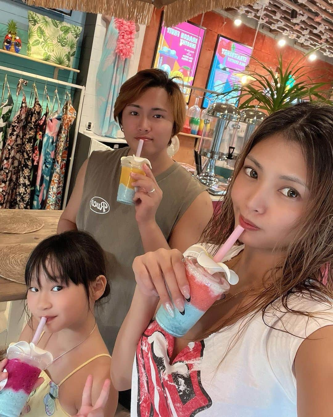 堀えりかさんのインスタグラム写真 - (堀えりかInstagram)「寄り道🌺   #沖縄 #家族 #弟 #姪っ子 #okinawa」11月20日 17時16分 - xerikax143