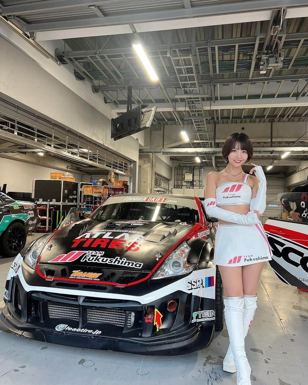 佐々木萌香さんのインスタグラム写真 - (佐々木萌香Instagram)「Team Fukushima🍑🚗 マシンと撮ってもらったよ📸  福島号のこのマシンも1年間お疲れ様🍑🚗·͜· ♡   #FDJ #formula #formuladriftjapan  #drift @teamfukushima_motorsports  #RQ #racequeen #racing #circuit #fujispeedway #fsw #motorsport #costume  #チーム福島  #福島  #レースクイーン  #佐々木萌香 #グラビアアイドル #寫真偶像  #偶像  #漂亮」11月20日 18時40分 - moeka_sasaki