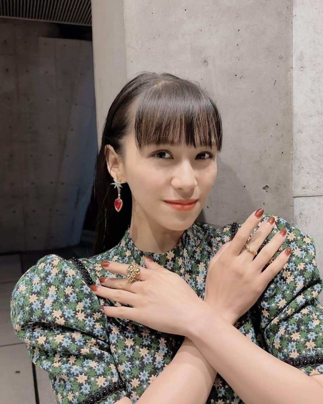 Perfumeさんのインスタグラム写真 - (PerfumeInstagram)「ドラ恋🫰🏻第二話🤍🤍22時〜 ピッタピタのdressだったよ🧜🏻‍♀️ アクセサリーの #セーラームーン 感がたまらんね🎩💘 #夜帯の収録 #おつかれさまでーす  #prfm #ドラ恋   *****  「恋愛ドラマな恋がしたい in New York」は本日22:00から💫  視聴はストーリーズURLから👏  “Falling in love like a romantic TV drama in New York” Episode 2 comes tonight at 10:00 p.m. ✨ Make sure to check out the emotional drama in NY city👀🗽」11月20日 20時03分 - prfm_official