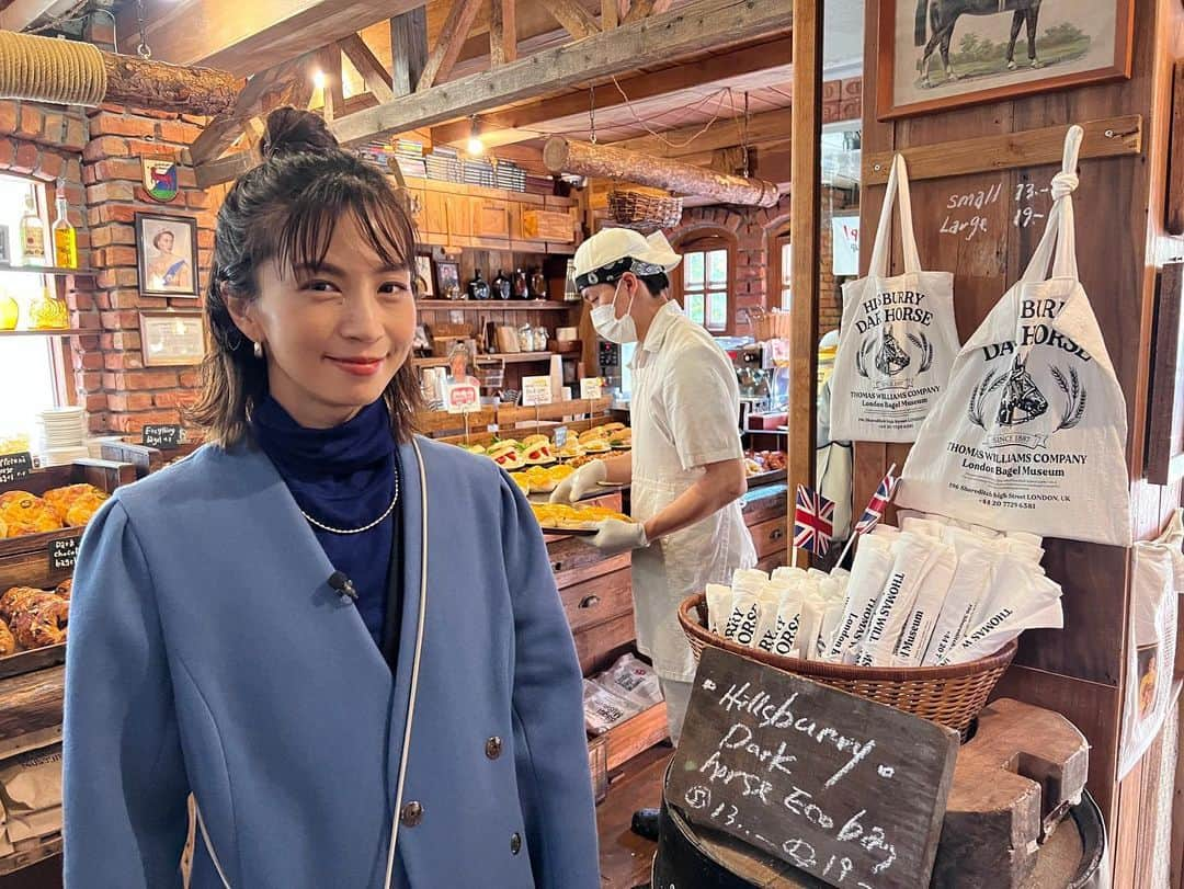 安田美沙子さんのインスタグラム写真 - (安田美沙子Instagram)「連投ですいません！ 韓国の記録。  新しいスポットとして、工場エリアだけど、隠れ家カフェが沢山あるところ🤍行かない間に進化し続けてる。  そして、ロンドンみたいなベーグル🥯やさん。  おっきくて、可愛くて、美味しかった。。。  毎日行きたいくらい。  ３年ぶりの海外✨ また、写真載せまーす✨  韓国ロケのオンエア 11/23 ぜひ、新スポットを見てくださいな🫶  11月23日(水) RKB毎日放送 11:00～11:30  #korea #bagle #london #cafe #adameve #travel #shooting」11月20日 20時10分 - yasuda_misako