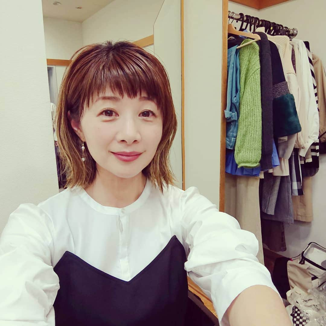 富永美樹さんのインスタグラム写真 - (富永美樹Instagram)「#本日 #久しぶりの #クイズ  深夜からの生放送3回終えて山梨に戻り #動画撮影 に1日立ち合って再び東京へ #充足感  でも#クタクタ な#アラフィフ です 明日は#北陸 へ  #qvc 本当にたくさんの皆さまにお買い上げいただきありがとうございました #感謝しかありません  皆さまのお口に合いますように💕」11月20日 20時32分 - miki.tominaga.official