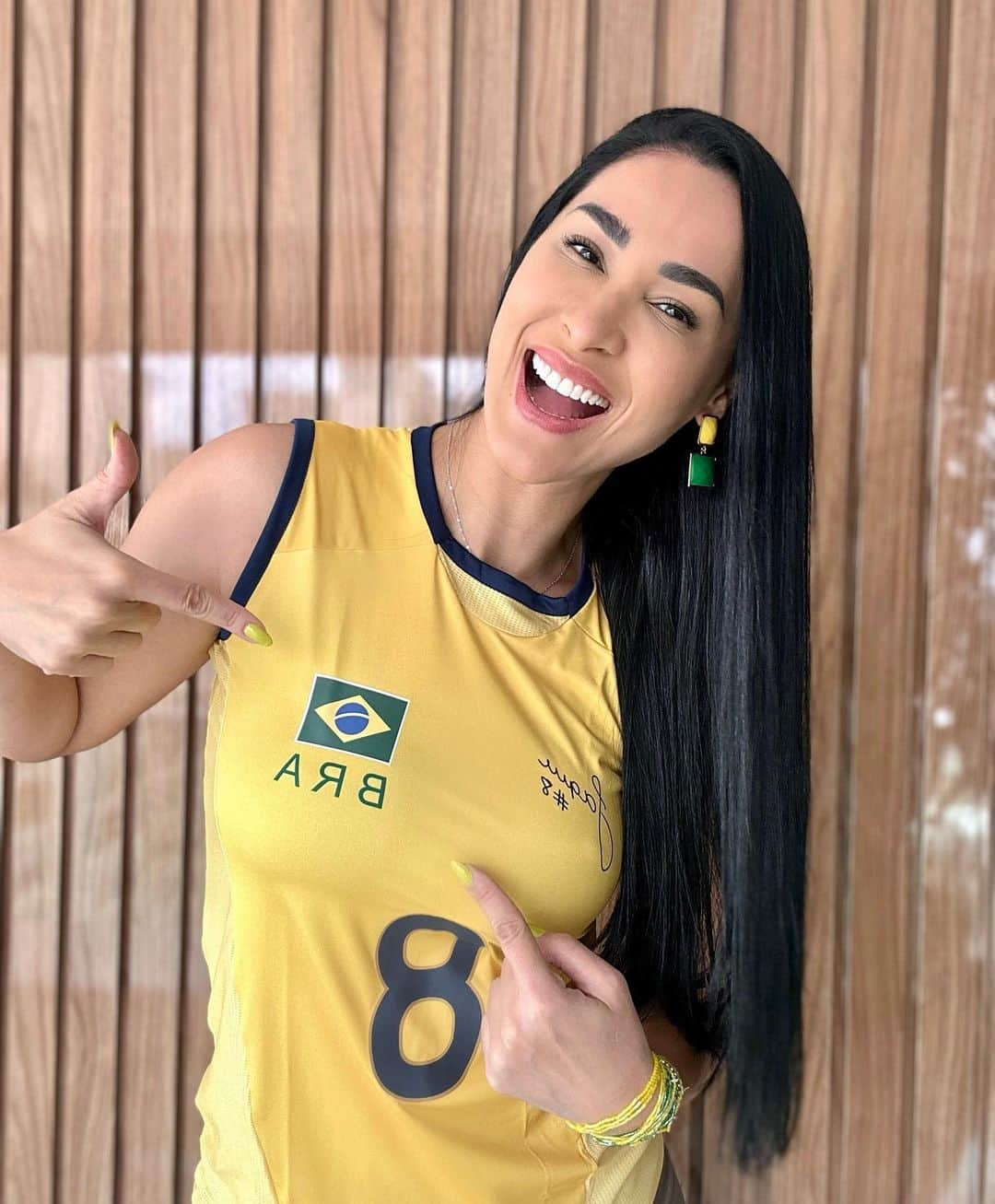 ジャケリネ・カルバリョさんのインスタグラム写真 - (ジャケリネ・カルバリョInstagram)「VAI COMEÇAR!!!🇧🇷🇧🇷🇧🇷   O Brasil só joga quinta-feira mas eu já estou no clima💚💛💙🤍  Quem aqui ansioso???👀  #vamosbrasil #copadomundo #brasil #brasilnacopa」11月20日 23時53分 - jaqueline