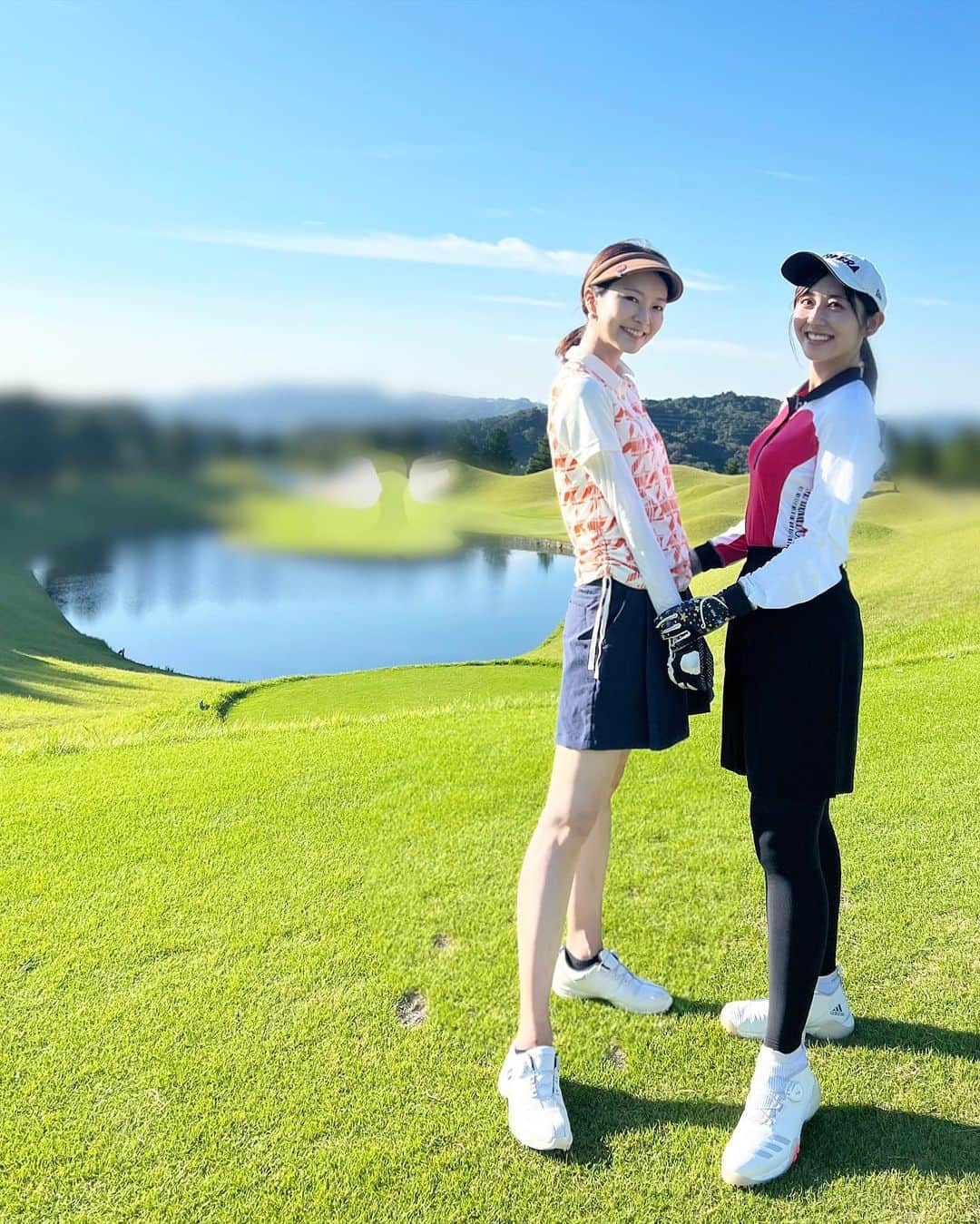 下村彩里さんのインスタグラム写真 - (下村彩里Instagram)「少し前の　#晴天 x#ゴルフ ⛳️  学生時代に少しだけ習っていたものの、コロナ禍を理由にサボっていたゴルフ...  今は必ず、次の日全身筋肉痛です。涙  この日は同期斎藤とは初ゴルフ！🌟 最近始めたという彼女ですが....  #惨敗しました🙇‍♀️🤣 #やはり #運動センスが凄い #特に #ドライバー #スパーンと #真っ直ぐ #✈️ #尊敬  #斎藤ちはる#下村彩里 #ウェア#母のおさがり#テレビ朝日#テレビ朝日アナウンサー#スポーツの秋」11月20日 23時59分 - sairi.shimomura_ex