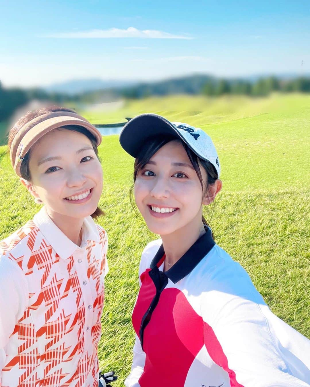 下村彩里さんのインスタグラム写真 - (下村彩里Instagram)「少し前の　#晴天 x#ゴルフ ⛳️  学生時代に少しだけ習っていたものの、コロナ禍を理由にサボっていたゴルフ...  今は必ず、次の日全身筋肉痛です。涙  この日は同期斎藤とは初ゴルフ！🌟 最近始めたという彼女ですが....  #惨敗しました🙇‍♀️🤣 #やはり #運動センスが凄い #特に #ドライバー #スパーンと #真っ直ぐ #✈️ #尊敬  #斎藤ちはる#下村彩里 #ウェア#母のおさがり#テレビ朝日#テレビ朝日アナウンサー#スポーツの秋」11月20日 23時59分 - sairi.shimomura_ex