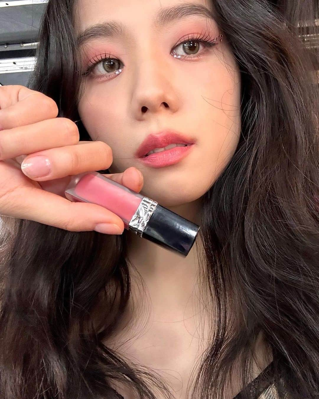 ジスさんのインスタグラム写真 - (ジスInstagram)「LA day 1 with @diorbeauty 🎀 #루즈디올포에버리퀴드  #458 #ForeverParis #RougeDior #ForeverRouge」11月21日 9時37分 - sooyaaa__