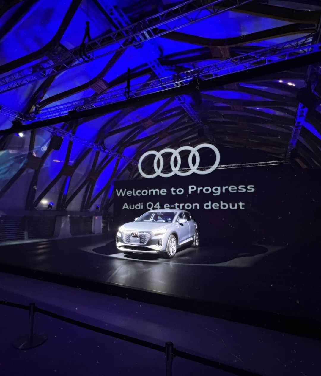 GENKINGさんのインスタグラム写真 - (GENKINGInstagram)「Audi Q4 e-tron Launch Event🌙  2022年秋から発売を開始する「Q4 e-tron」 アウディ初のコンパクト電動SUVがついに誕生します‼️ 1回の充電でかなり走れるらしい👏  環境に配慮した素敵なイベントでした✨ 久々にころみにも会えた✌️  @audijapan  #audiq4etron  #進化をカタチにする #pr」11月21日 12時21分 - _genking_