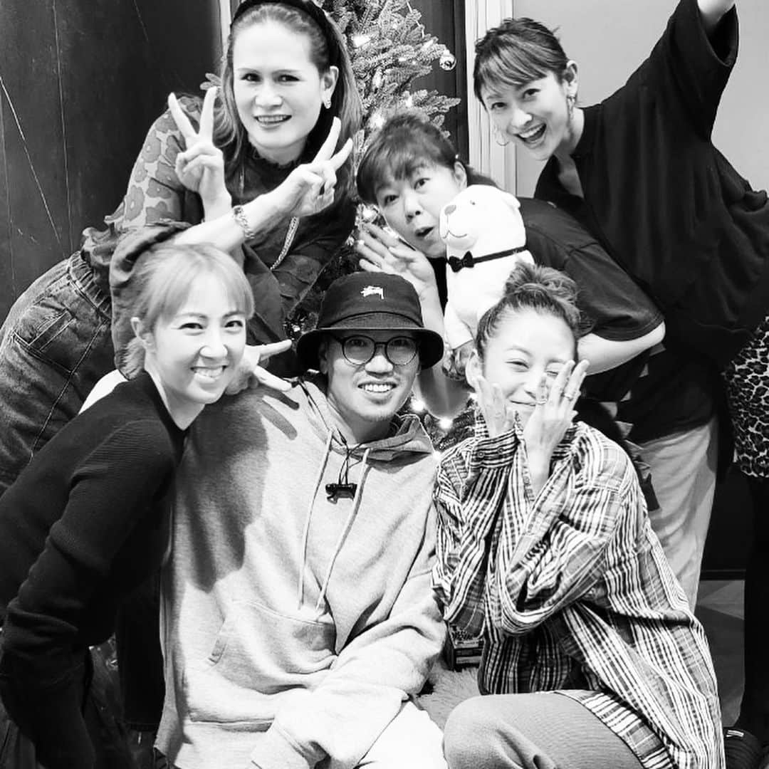 西山茉希さんのインスタグラム写真 - (西山茉希Instagram)「#🦂🎂🦂 #11月の顔合わせ #6＋1フォトグラファー #小さな戦士達7人  大笑う角。 福溢るる。 🌈🤭😂😁😆😋🤣🌈  #東京LIFE #19年目  ありがとぉ♥️」11月21日 13時14分 - maki.nshiyama50