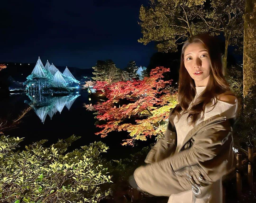 穂川果音さんのインスタグラム写真 - (穂川果音Instagram)「紅葉を見に金沢に行ってきましたー🍁 兼六園では、期間限定で夜間はライトアップもされていて、水面に映る紅葉とライトアップが絵みたいで綺麗でしたよ〜 今ちょうど紅葉も見頃なのでオススメです😊 まだまだ紅葉見に行きたいなぁ、、✨ オススメの場所教えてください🍁🍁  #紅葉　#紅葉スポット #兼六園　#金沢　　#お出かけ　#旅が好き　#ライトアップ　#trip #japantrip #instatrip  #kanazawa #kanazawatrip」11月21日 13時59分 - hokawakanonn