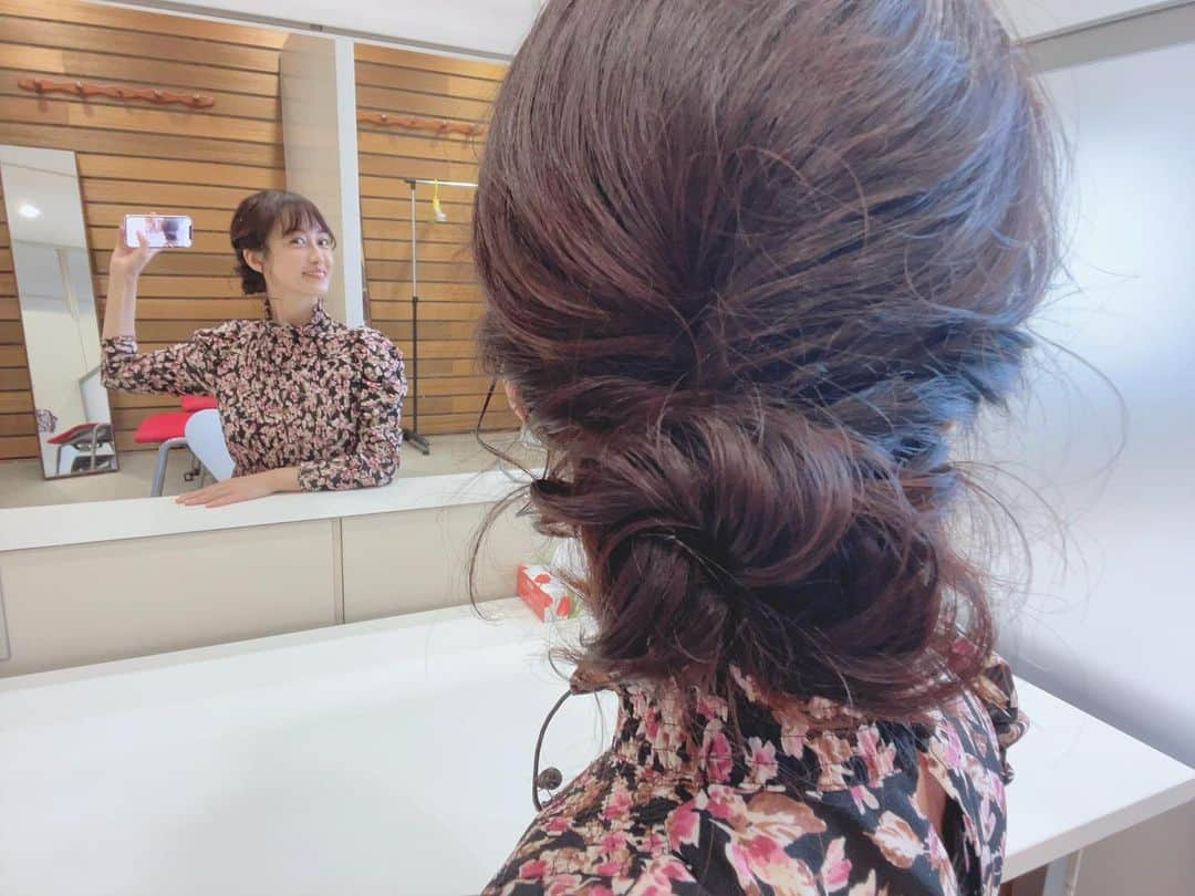 及川奈央さんのインスタグラム写真 - (及川奈央Instagram)「今日は朝からサムライTV  #月刊格闘無双 の収録。番組ゲストにはお馴染みDEEP代表の #佐伯繁 さんをお招きしてフライ級トーナメントのお話などをお伺いしました。今月も格闘ニュース盛りだくさんでお届けします。 11月26日(土)22:00より初回放送。是非お楽しみに。 やべさん差し入れご馳走様でした·͜·   #やべきょうすけ さん  #高阪剛 さん  #及川奈央  HairMake 順子さん いつもありがとうございます♡  ではでは、今夜は21:30より月一恒例  #なおチャンネル メンバー限定生配信です。」11月21日 18時29分 - naooikawa