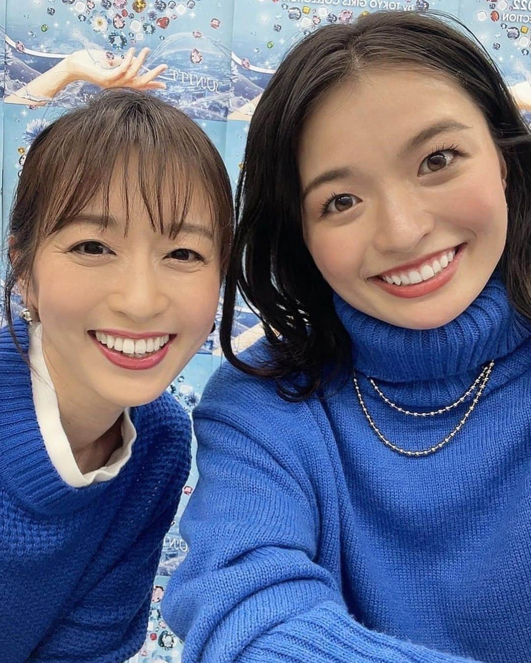 伊藤舞さんのインスタグラム写真 - (伊藤舞Instagram)「💙 TGC北九州、ありがとうございました♡ 3年ぶりの北九州開催に関わることができて、本当に幸せでした！ 北九州、とっても熱かった〜♡♡ . しかも！ 今回は自分達で組んだコーディネートでランウェイを歩くという… 超絶貴重な経験をさせていただきました。 . 夜景お出かけコーデ、いかがでしたか？ . 萌ちゃんと2人でアミュプラザ小倉に行って組んだリンクコーデです。 . 【mai】 アウター•ピアス•ネックレス @jeanasis_official   ニット•バッグ•リング @retrogirl_official   スカート•リング @lowrysfarm_official   ブーツ @mischmasch_official  . . 【moe】 ファーベスト•リング @retrogirl_official   ニット•パンツ @jeanasis_official   ブーツ•バッグ•ピアス @lowrysfarm_official   . 私はアウターを脱ぐと2枚目の感じです！ 福岡県産のお花のフォトブース、とっても華やかで良い香りでした♡ . 萌ちゃんとは、何と当日の私服も丸かぶり。笑！ お互いTGC北九州カラーのブルーのニットを着て、 打ち合わせなしのリンクコーデでした。 . . 今回、素敵な機会をくださった @tgc_staff さま。 @amuplaza_kokura さま。 . そして、 会場で温かく迎えてくださったみなさま。 配信をご覧くださったみなさま。 . 本当にありがとうございました♡ . 舞台裏や、メイク&衣装のポイントなどなど… ARNEで12月にたっぷりお届けします♡ . . #tgc北九州  #アミュプラザ小倉  #arne」11月21日 21時31分 - maiito_fbs