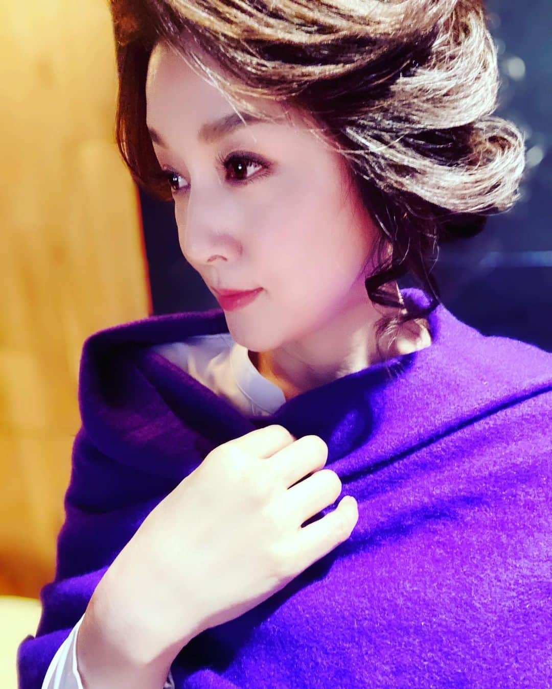 藤原紀香さんのインスタグラム写真 - (藤原紀香Instagram)「I like purple💜 and red❤️coordination✨ 大好きなpurpleとredなcoordinateで現場入り♡  #fashionpost #outfitpost  #instafashion #fashion #ootd #outfitofttheday #ootn #outfitofthenight #ootw  #outfit #outfitlove #instaoutfit #outfitinspiration #fashionphotograpy #ootdfashion #style #fashionstyle  #fashiongram #coordinate #fashiondaily #stylegram #fashionista #code #fashionable #trending #todaysoutfit   #bag : #tomford @tomford   #kneeskirt @ailefanm  #designer @mamikofurutani   makeup: @hikarimirai_beauty  pk series and BO series ^_^」11月22日 2時27分 - norika.fujiwara.official