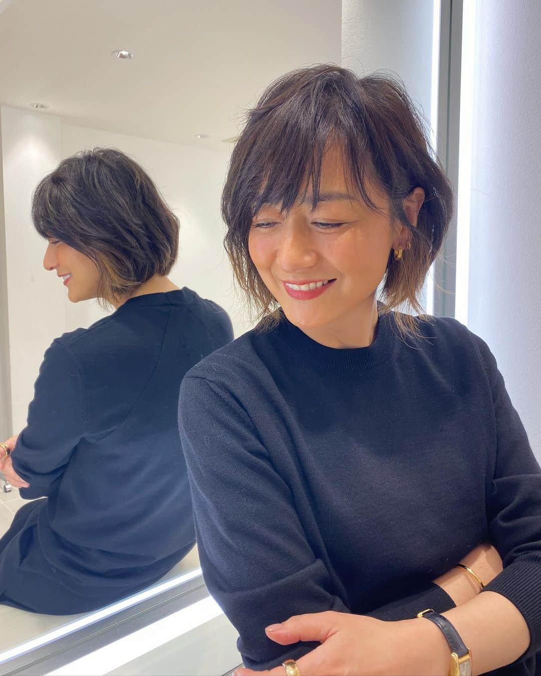 富岡佳子さんのインスタグラム写真 - (富岡佳子Instagram)「数日前にご一緒したスタッフやマネージャーに何度も髪が伸びたと言われました。そして久しぶりのスカート…でした。 スワイプ4枚目にタグ付けいたしました。タップしてみてね！」11月22日 9時06分 - yoshikotomioka