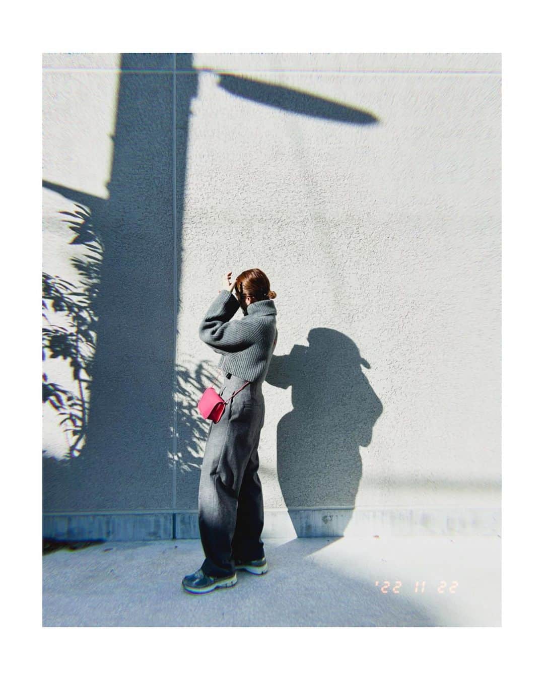 高山直子さんのインスタグラム写真 - (高山直子Instagram)「ずっと欲しかったピンクバッグついに迎えてしまった🥺💕 やっぱ可愛い。コロンと小ぶりで。 わたしの財布もキーホルダーもこの鞄も全て @itti_tokyo  夫の財布もママバッグも✨ 本当に素敵なブランドでオススメ。」11月22日 10時19分 - nao_70koro