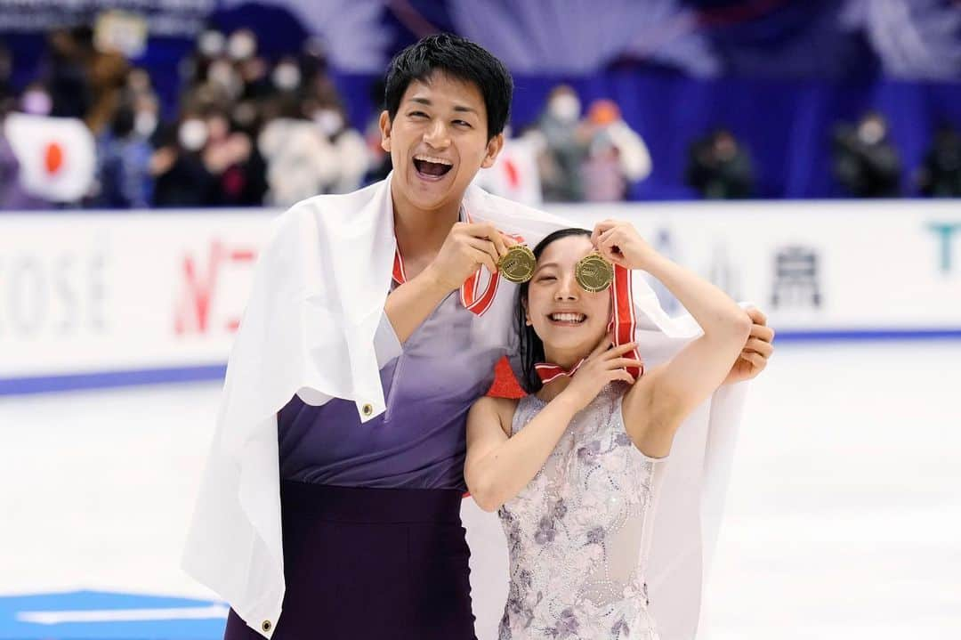 三浦璃来さんのインスタグラム写真 - (三浦璃来Instagram)「NHK杯での応援ありがとうございました。 会場で日本の国旗やりくりゅうバナーを沢山見ることができ、とても幸せでした💓  そして母国グランプリでの優勝もとても嬉しかったです。  次戦はグランプリファイナル。 昨年はコロナ禍で開催されずとても悔しい思いをしたので、今回その舞台で滑れる事を心から楽しみたいと思います。  試合まで残り少ないですが、1日1日全力で頑張りたいと思います。  今後とも応援よろしくお願い致します。  1~3📷 @nobuaki.onno.tanaka   #木下グループ  #skateoakville  #山一ハガネ  #risport #母国ブランクリ」11月22日 13時01分 - riku9111