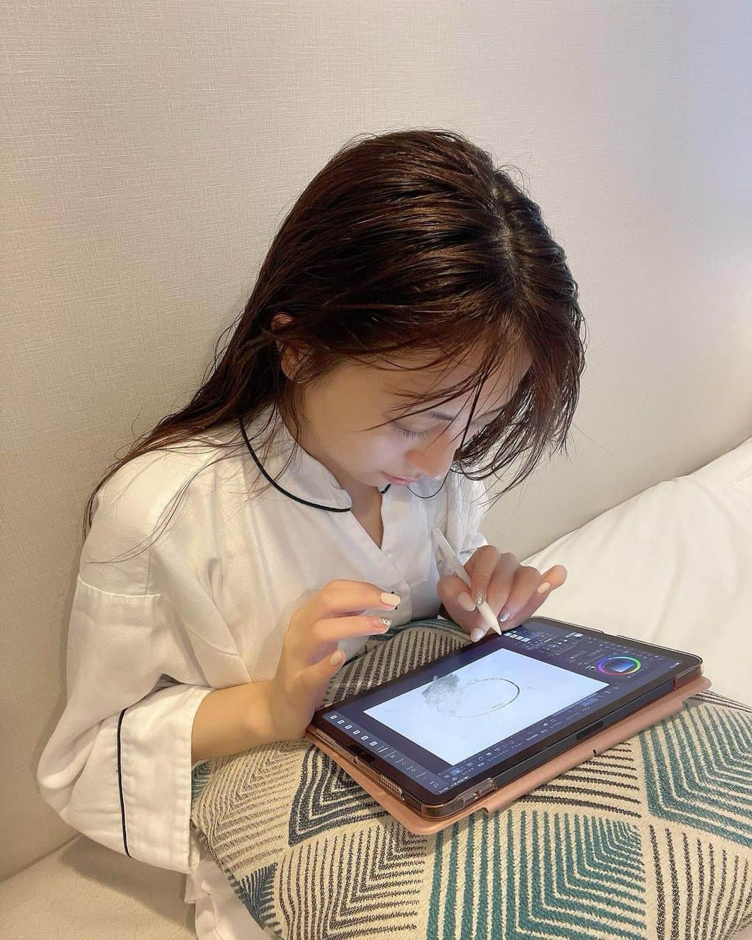 竹内星菜さんのインスタグラム写真 - (竹内星菜Instagram)「沖縄のホテルでの写真^ - ^ . iPadでちょい仕事する人...🐶」11月22日 15時56分 - seina0227