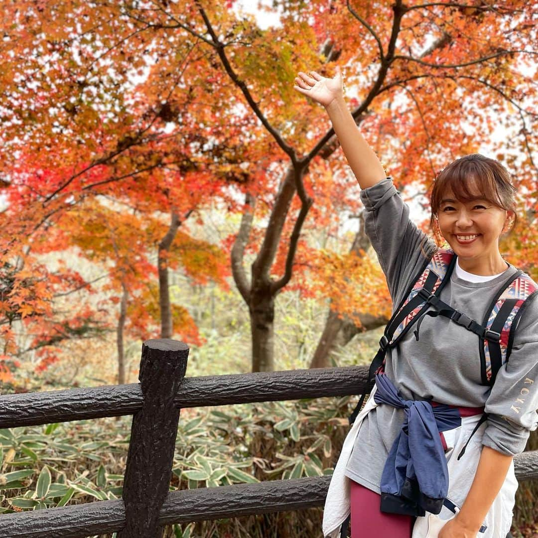 田中律子さんのインスタグラム写真 - (田中律子Instagram)「高尾山でロケー🍁 めちゃくちゃお天気で汗ばむくらい🌞  いっぱい歩いて、いっぱい食べましたー🍁  ウェア　@roxyjapan   #高尾山 #ロケ #roxyjapan」11月22日 16時00分 - ri2kotanaka