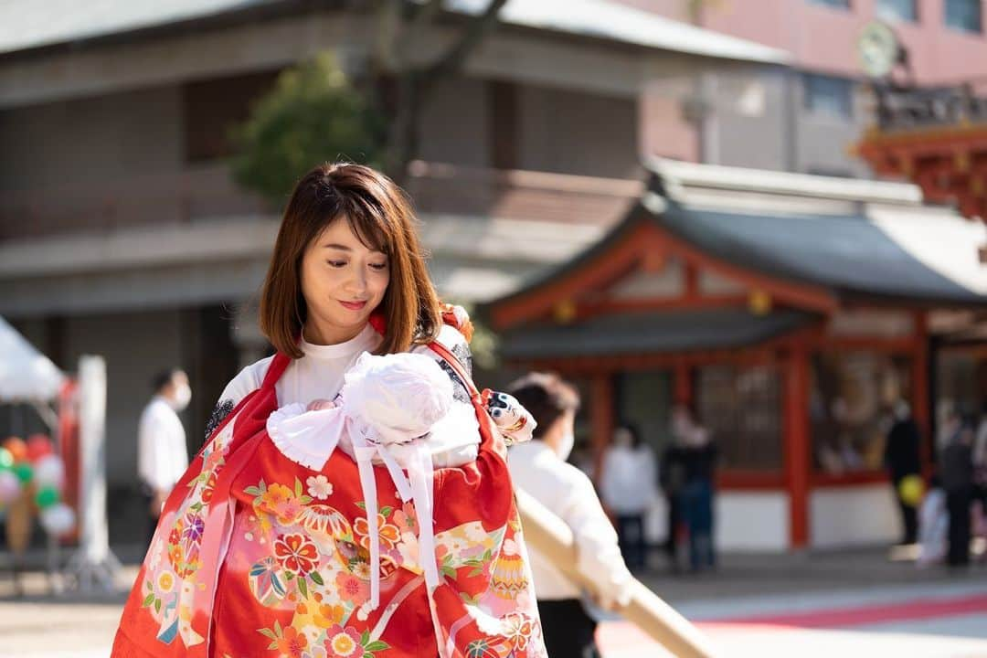 奥田順子さんのインスタグラム写真 - (奥田順子Instagram)「お宮参りとお食い初めを無事終えました。 無事に出産出来たことへの感謝と、健康で穏やかに成長できますように、、とお願いしました🙏  写真は　@yukiharu_okano  たくさんいい写真撮っていただきました。 #お宮参り#生田神社#出張カメラマン神戸#出張フォト関西#初宮参り」11月22日 16時02分 - okuda_junko