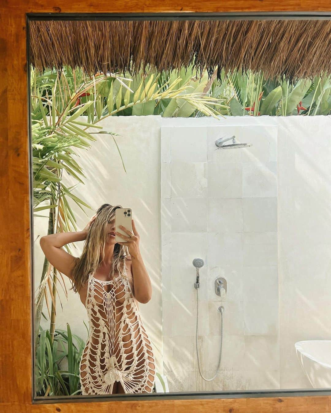 Rosanna Arkleさんのインスタグラム写真 - (Rosanna ArkleInstagram)「Bathroom goals 🌴🫧 New post live also 🌶️」11月22日 17時38分 - rosannaarkle