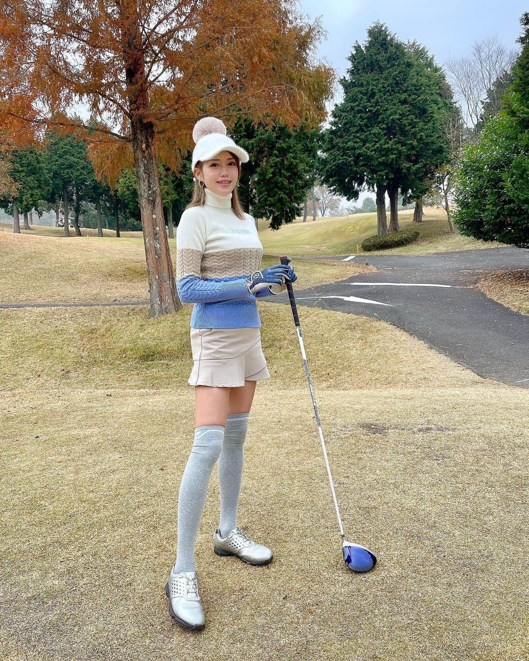 ISHIIYUKIKOさんのインスタグラム写真 - (ISHIIYUKIKOInstagram)「ベージュ×ブルーの組み合わせ好き🤍 ぜーんぶ @descentegolf だよ🥰  #ゴルフ #ゴルフ女子 #golf #golfgirls  #골프 #골프스타그램  #高尔夫 #golfswing  #韓国スタイル #ゴルフウェア #ゴルフコーデ #ゴルフアパレル #フットジョイ#デサントゴルフ #デサント」11月22日 18時27分 - ishii_yukiko