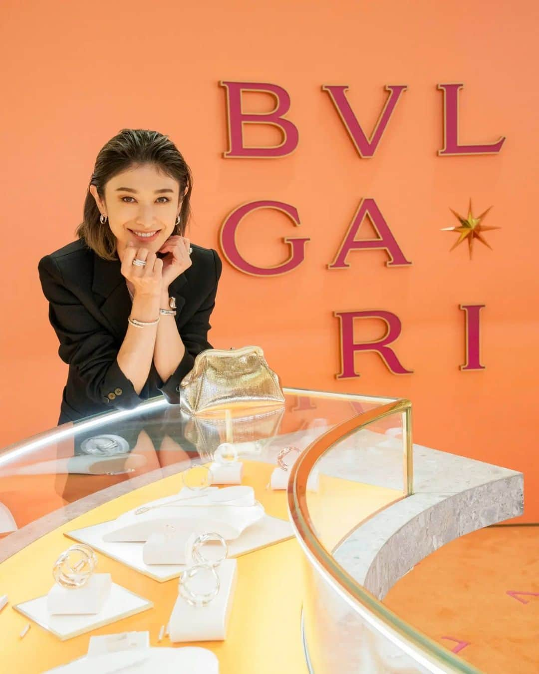 山田優さんのインスタグラム写真 - (山田優Instagram)「BVLGARI @bulgari   GINZA SIX2階の 吹き抜け空間に シーズナル ストアが 11/20にオープンされました!!  アイコンであるセルペンティは 古代ギリシャ・ローマ時代から 愛されており いくつも身に纏えたのは とても幸せすぎました♡♡♡  #Bulgari  #BulgariJewelry  #GinzaSix」11月22日 19時21分 - yu_yamada_