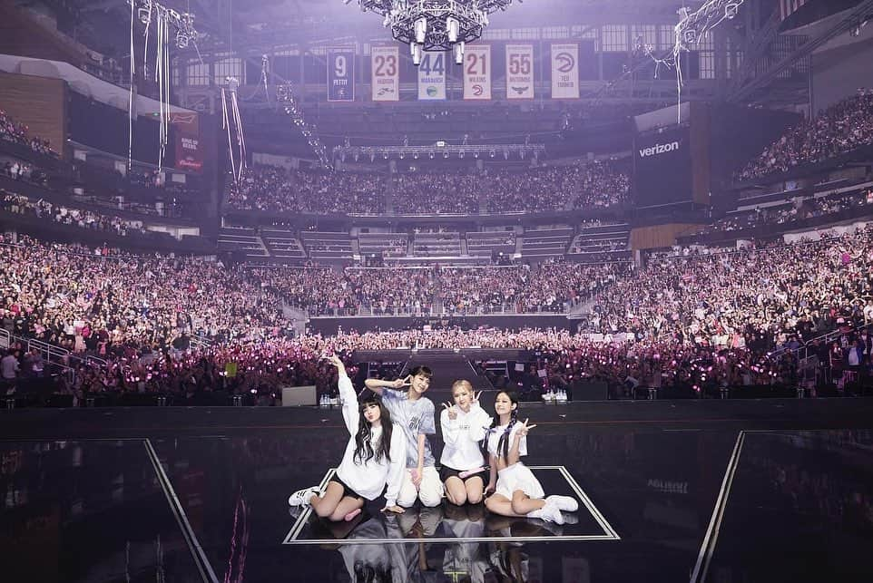 ジスさんのインスタグラム写真 - (ジスInstagram)「It's been 3 years since we last met our BLINKs on tour & I was so touched by how much all of your love & energy has remained! As we end the North America stretch of the tour, I want to thank all our BLINKs once again for the unforgettable memories! Thank you LA for an amazing show last night! Watching the fireworks with you all last night was a beautiful ending to our NA tour! I'm sad time flew by so fast but I can't wait to meet our BLINKs in Europe soon! 🙋🏻‍♀️♥️ Huge thanks to all our staff who helped make our NA tour possible! Lastly, huge shoutout to my members for working so hard till the end! Love you all!🖤💖」11月23日 11時30分 - sooyaaa__