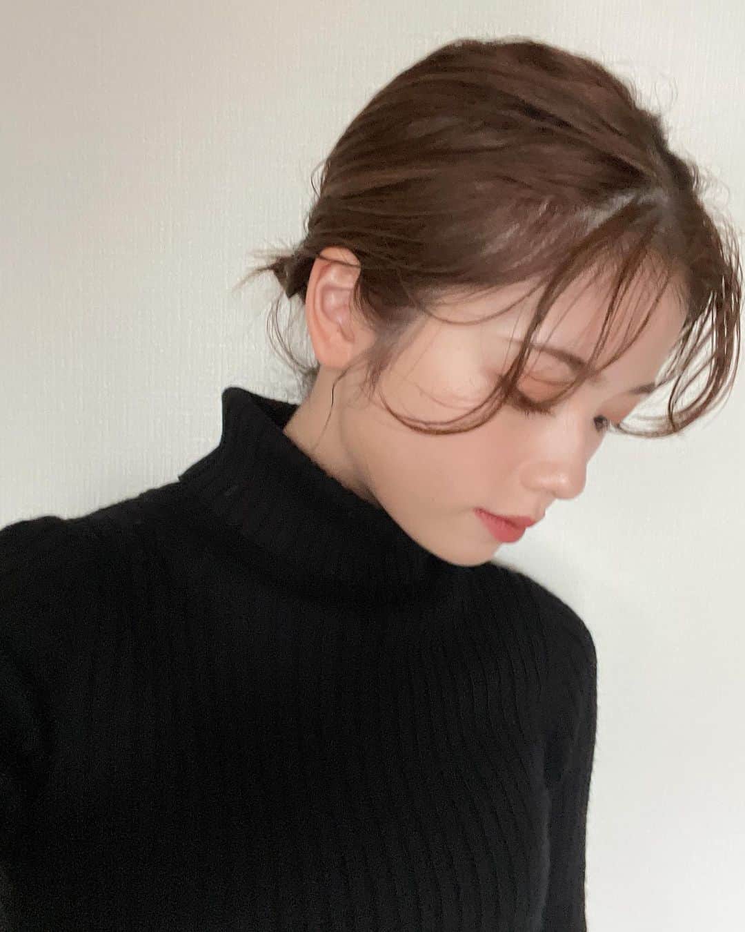 小芝風花さんのインスタグラム写真 - (小芝風花Instagram)「前髪伸びてから、この髪型にするのがお気に入りです⭐️ 前髪を、こう、両サイドにひょいって感じのやつ☺️」11月23日 17時59分 - fuka_koshiba_official