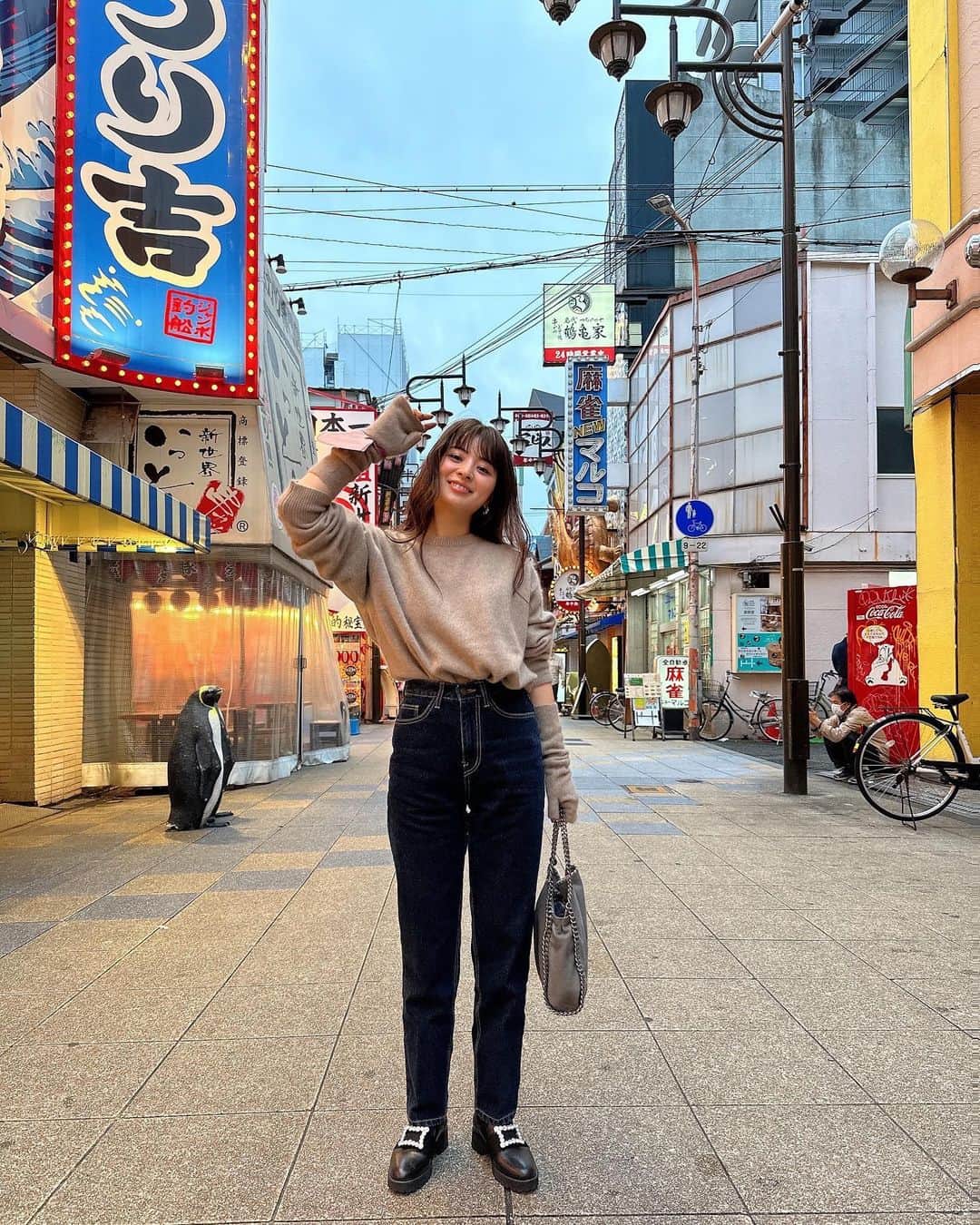 田中優衣さんのインスタグラム写真 - (田中優衣Instagram)「#大阪の思い出📸 通天閣を見ながら写真撮ってもらいました。  大阪のかすうどんが大好きで 今も食べたい🙋🏻‍♀️ 大阪の食べ物本当に全部好き💞💞」11月23日 18時43分 - heisei_8nen