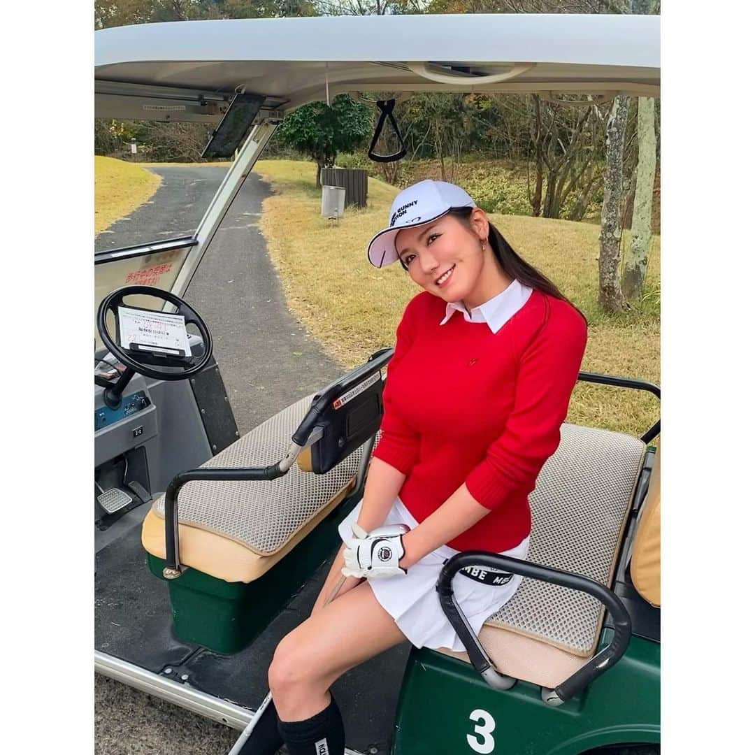 田名網理恵子さんのインスタグラム写真 - (田名網理恵子Instagram)「ゴルフ始めて6ヶ月⛳️🏌️‍♀️ やっとゴルフっぽくなってきた気がする❗️ ベストも更新できて、レッスンや 練習の成果が少しずつ出てきた😭 中々上達しなくて悔しくて、 向いてないんかなぁって思ってたけど😭 練習あるのみ！！ 人の3倍頑張らないと成果出ないタイプなので、 引き続きコツコツ頑張る🏌️‍♀️ ・ ・ #マスターバニー#ゴルフ始めて6ヶ月 #ゴルフ#ゴルフ女子#ゴルフ初心者 #golf#golflife#golfdiary  #골프#골프장#클럽하우스#골프여자」11月23日 19時11分 - 1004rieko