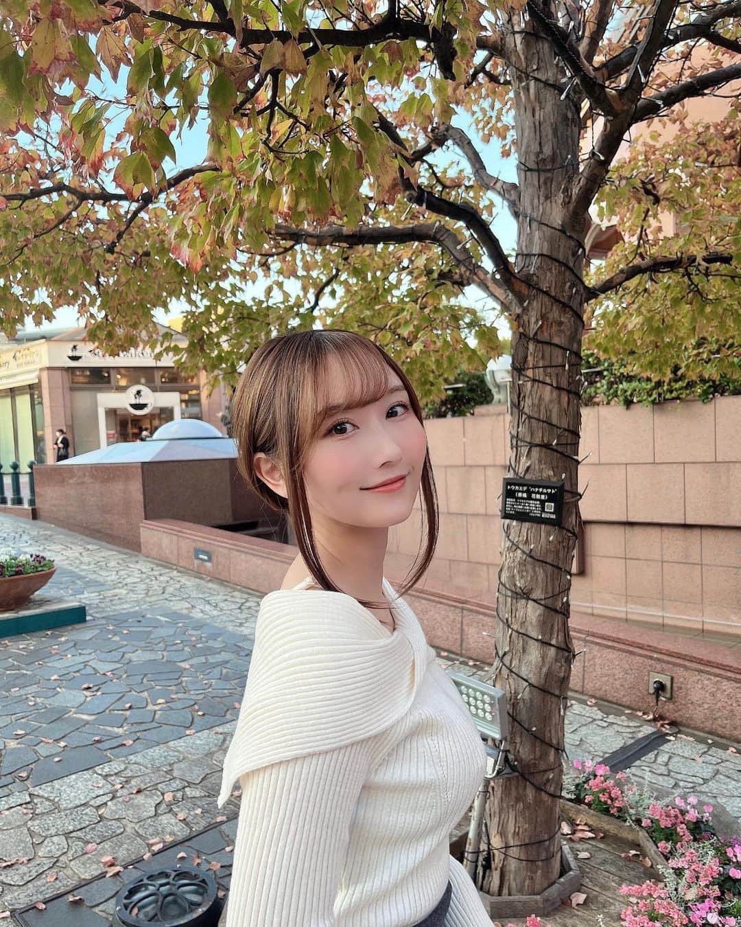 矢倉楓子さんのインスタグラム写真 - (矢倉楓子Instagram)「可愛いニット🧶♡ この日は1枚でも全然寒くなかった🍁  #lilybrown」11月23日 20時09分 - fufu_ice