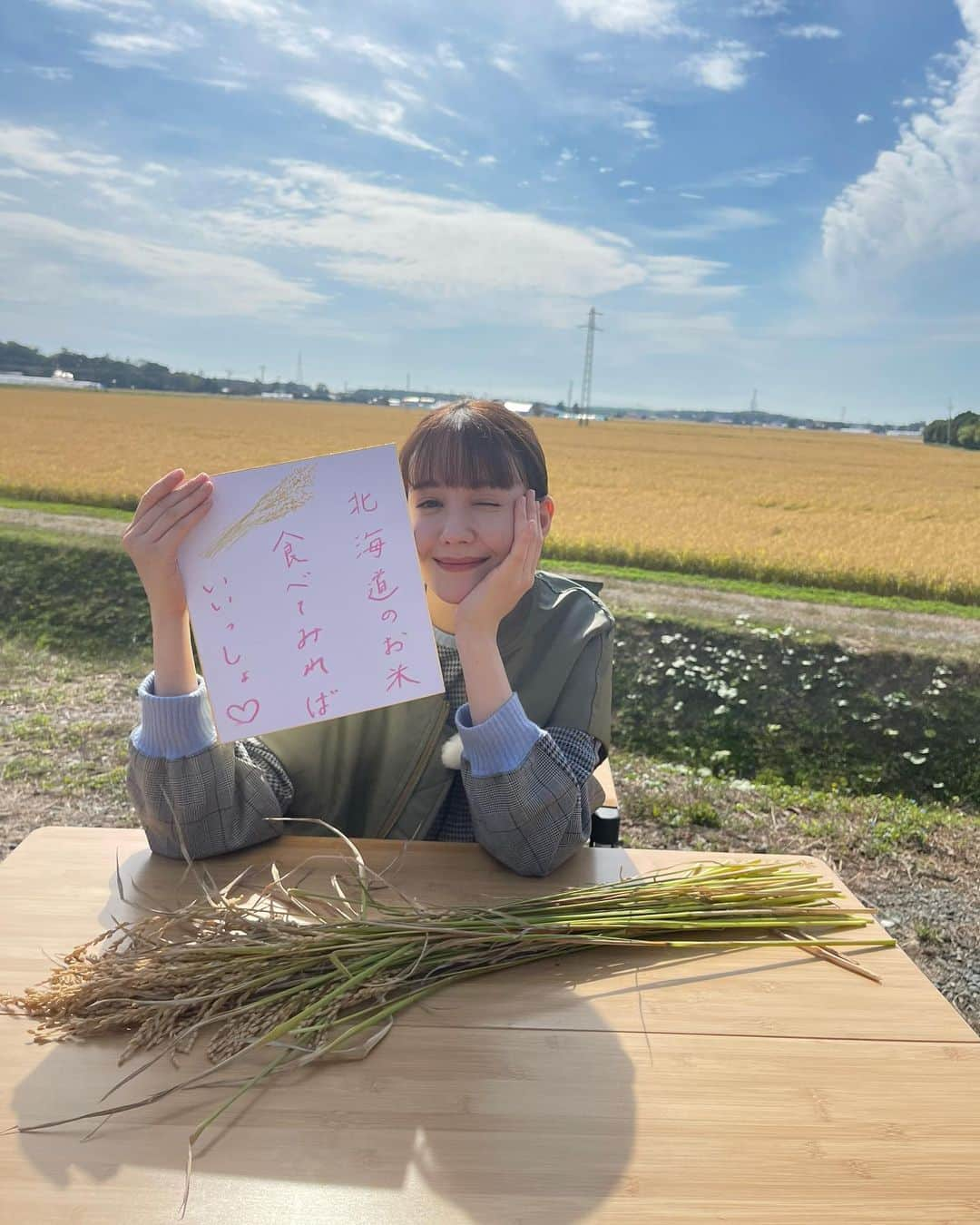 トリンドル玲奈さんのインスタグラム写真 - (トリンドル玲奈Instagram)「「それはまるでトリンドルな1日でした。」オフショット集🥛  北海道の自然やおいしいものを存分に味わい、同時にそのありがたみを知れた 自分にとって大切な大切なロケでした。  各地域で放送されているほか(公式サイトでチェックしてみてね😉) 公式サイトではクッキングレシピ、 UHBさんのYoutubeではディレクターズカット版が公開されてます。  ぜひ🌾  @uhb_marude_triendl」11月23日 20時21分 - toritori0123