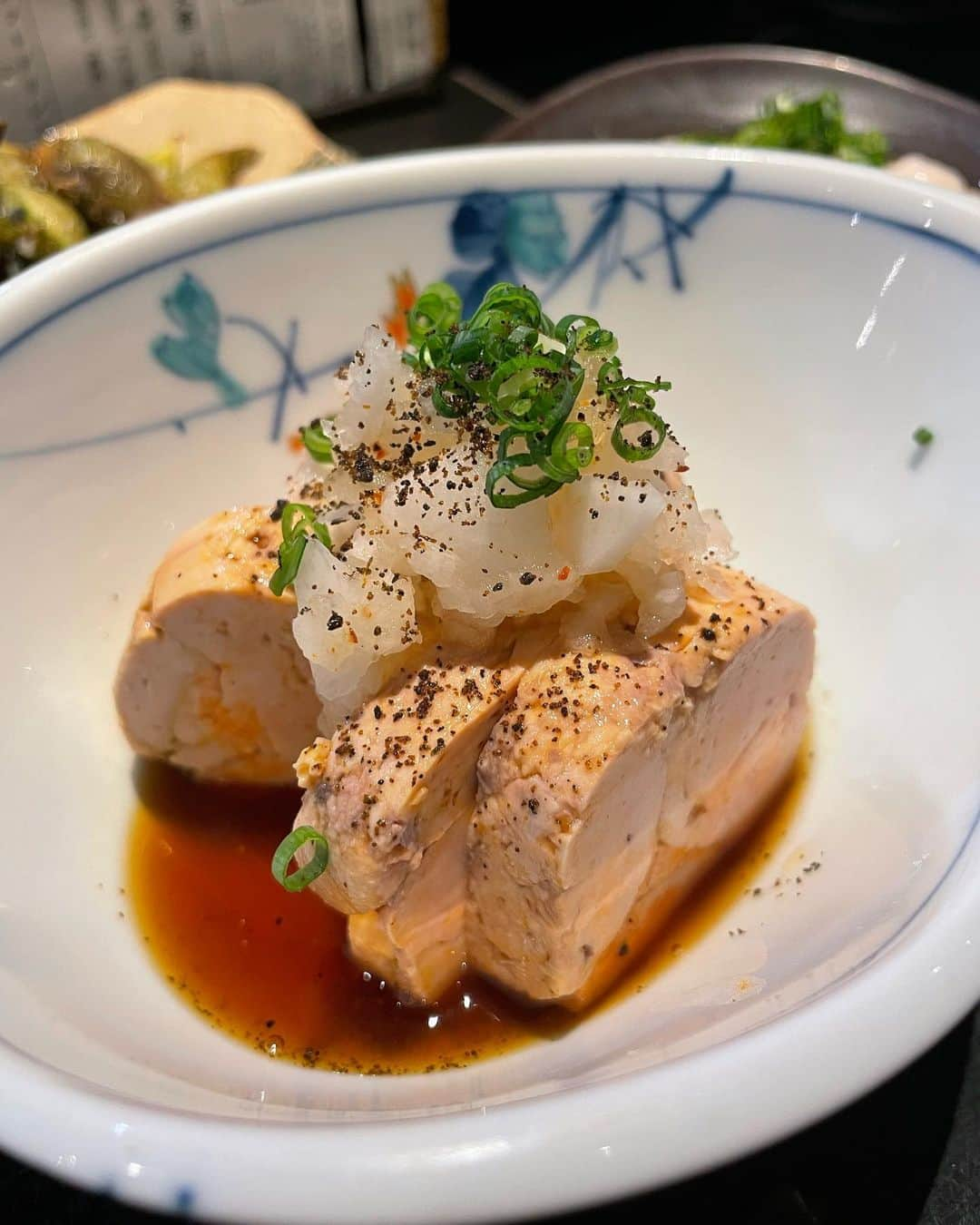 横田彩夏さんのインスタグラム写真 - (横田彩夏Instagram)「食べまくった京都🍁🐟 腹はち切れそうだった  嵐山ではとりあえず鮎の塩焼き 嵐山駅のでかシュウマイ 京都居酒屋  #kyoto#arashiyama#trip#japan#京都#京都居酒屋#京都観光#京都グルメ」11月23日 23時45分 - picowestwood