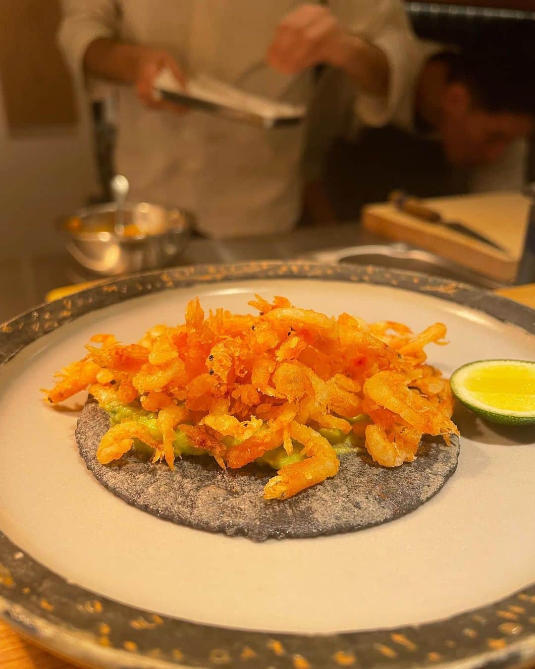 長谷川京子さんのインスタグラム写真 - (長谷川京子Instagram)「New Omakase Style Seafood Tacos 🐟🌮 タコスが大好き💕 @tacosbar_jp  #tacos#dinner#seafood」11月24日 0時02分 - kyoko.hasegawa.722