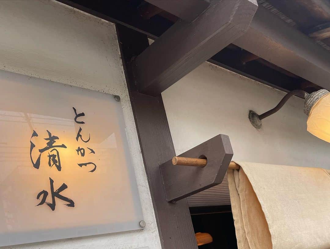 山本ひかるさんのインスタグラム写真 - (山本ひかるInstagram)「とんかつ清水 @tonkatsu_shimizu さんのカツサンド❤️❤️  ヒレカツサンド&ロースカツサンド🐖 どちらもお肉はどっしり、ギュッとしていて衣はうすーくカリカリ👯‍♀️美味しかったぁ…💕  #京都グルメ #京都 #kyoto #kyotojapan」11月24日 13時40分 - hikaru0228yamamoto