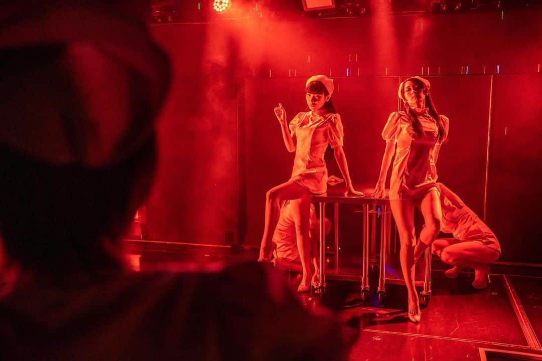 Lunaさんのインスタグラム写真 - (LunaInstagram)「バーレスク東京11周年week👑 本日いちごの日から🍓🍓  #バーレスク東京 #いちごの日 #burlesque  #showgirl #show」11月24日 15時08分 - luna_burlesque