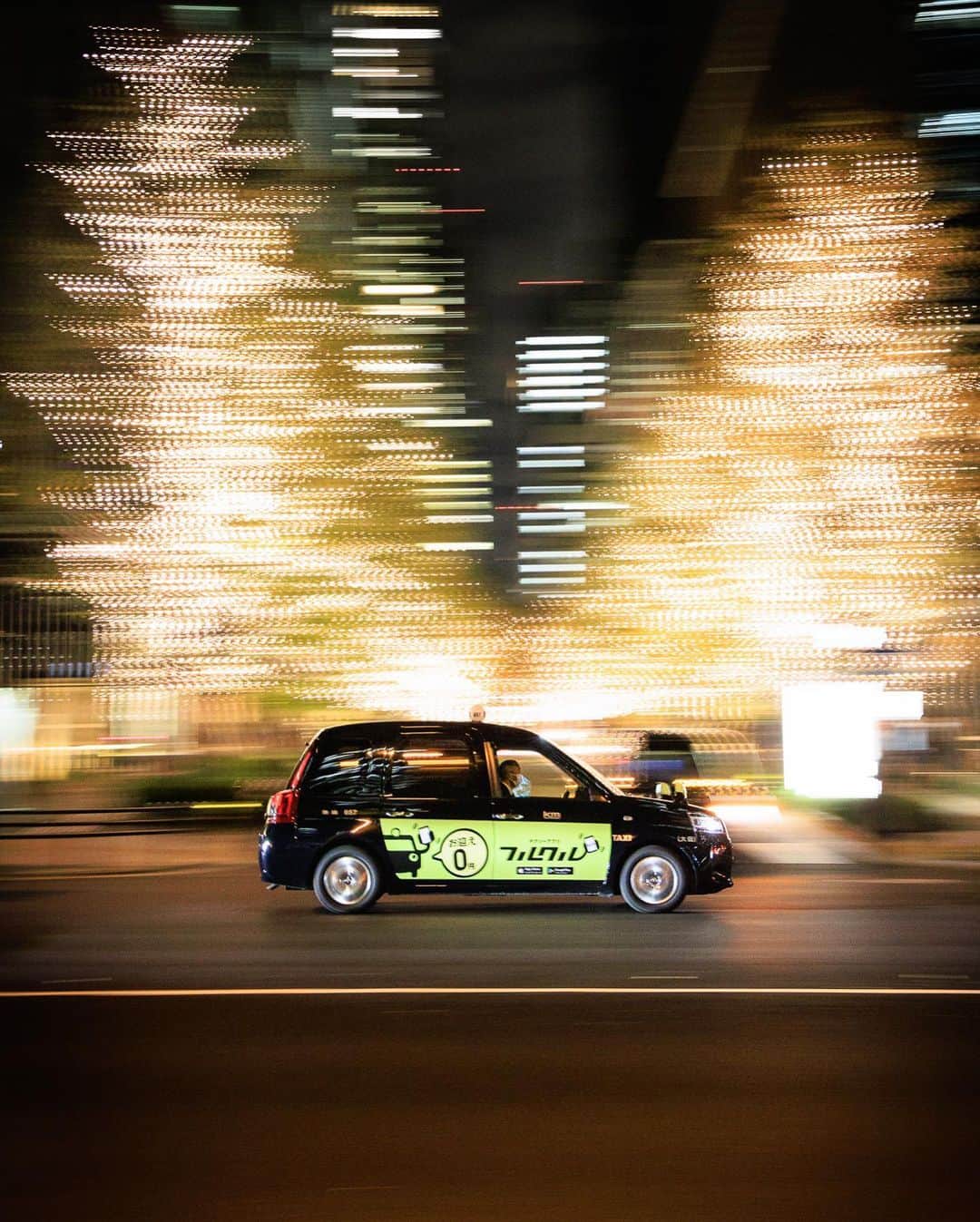 SHOCK EYEさんのインスタグラム写真 - (SHOCK EYEInstagram)「年末、クリスマスに向けて東京の街もライトアップしだしたね＾＾ 綺麗だねー✨✨ 皆はどんな年末を過ごす予定かな？  #tokyo #japantravel #japantrip #canon #canonR5 #beautifuldestinations #discoverjapan #discoverearth #voyaged #awesome_photographers #IamATraveler #wonderful_places #japanphoto #japanphotography #japan_of_insta #livingonearth #theglobewanderer」11月24日 15時48分 - shockeye_official
