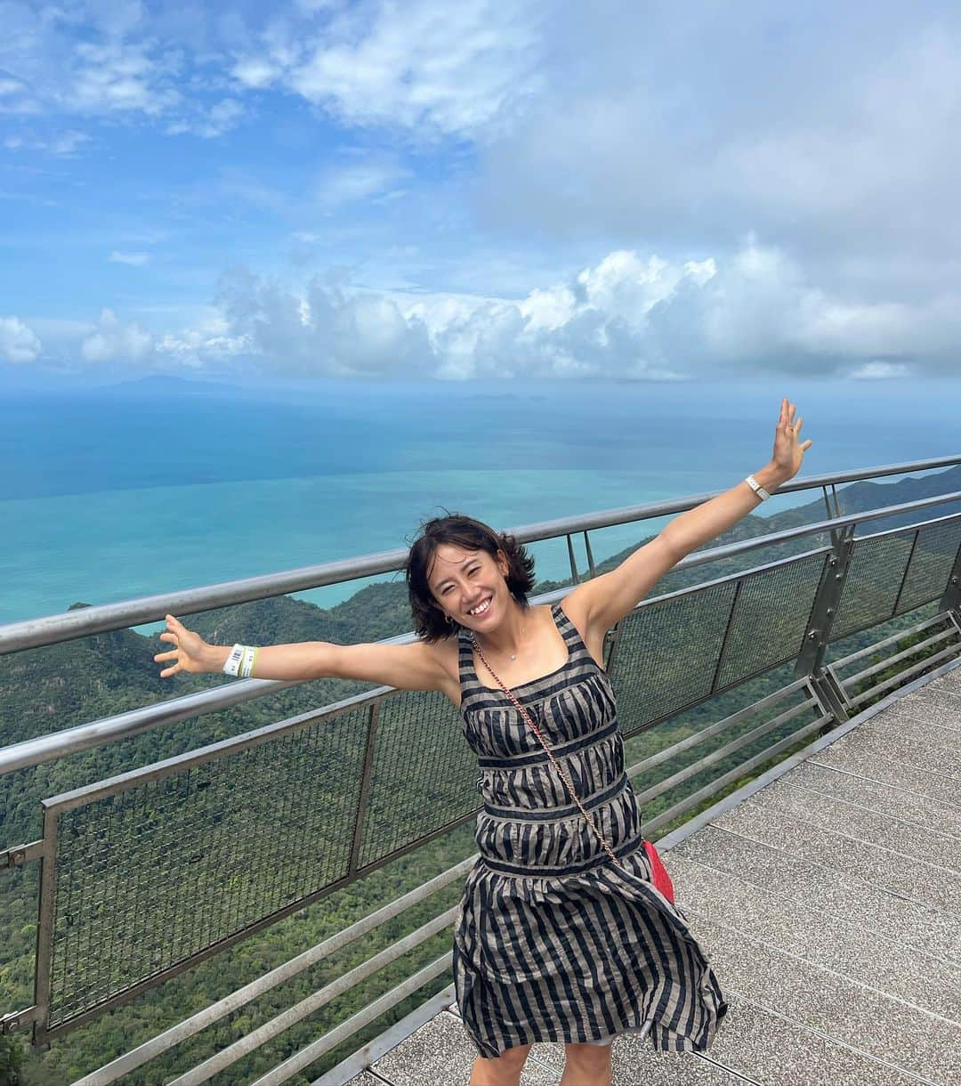 加藤未唯さんのインスタグラム写真 - (加藤未唯Instagram)「行ってみたかったSky bridge☀️💙 海がとても綺麗やけど、霧次第やし雨季には難しい🏝🌫 #skybridge #skybridgelangkawi  #langkawi #langkawiisland  #ランカウイ #ランカウイ島」11月24日 16時14分 - miyukato1121