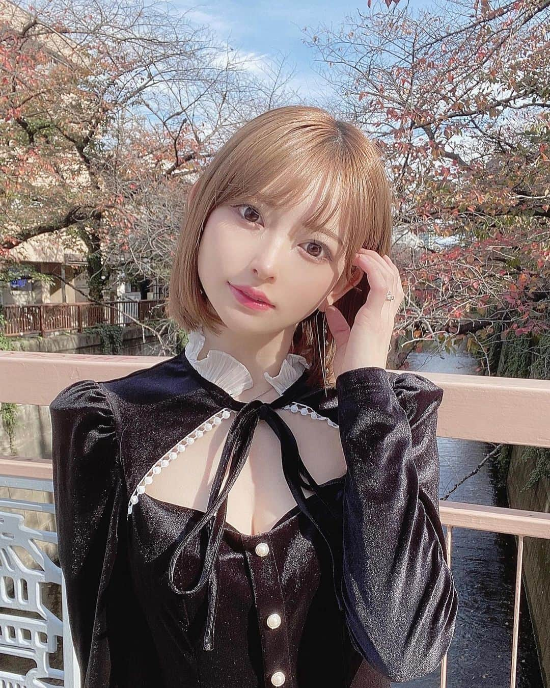 黒崎みささんのインスタグラム写真 - (黒崎みさInstagram)「SHEIN Black Friday Sale🤍🖤 ⁡ 私も秋冬のお洋服を大量購入した🫶 是非今回もおそろいしましょお◎ ⁡ @shein_japan @sheinofficial ⁡ 12/31まで、セールキャンペーンの特別クーポン セールの割引からさらにお買い上げ金額1～5,999円までは15%OFF、6000円以上は20%OFFになるよ。 ⁡ クーポンコード：SGFmisamisa 利用期限：2022年12月31日まで ⁡ #SHEINgoodfinds #SHEINblackfriday #SHEINforall #SHEIN #今日のコーデ #OOTD #ad ⁡ SHEIN商品検索ID 3269732 11582767 2807832 11488625 11489221 10642107」11月24日 16時15分 - misa_k88