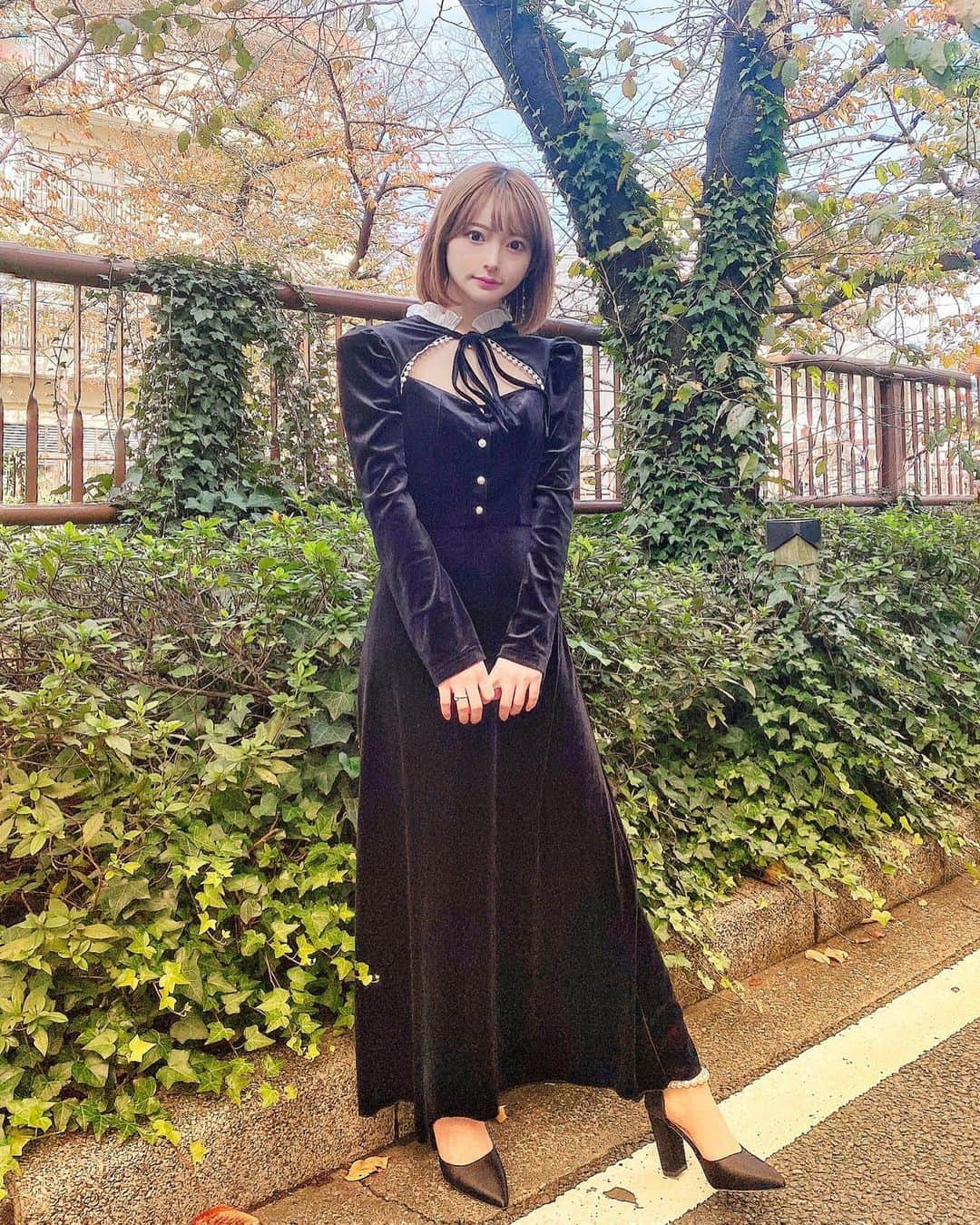 黒崎みささんのインスタグラム写真 - (黒崎みさInstagram)「SHEIN Black Friday Sale🤍🖤 ⁡ 私も秋冬のお洋服を大量購入した🫶 是非今回もおそろいしましょお◎ ⁡ @shein_japan @sheinofficial ⁡ 12/31まで、セールキャンペーンの特別クーポン セールの割引からさらにお買い上げ金額1～5,999円までは15%OFF、6000円以上は20%OFFになるよ。 ⁡ クーポンコード：SGFmisamisa 利用期限：2022年12月31日まで ⁡ #SHEINgoodfinds #SHEINblackfriday #SHEINforall #SHEIN #今日のコーデ #OOTD #ad ⁡ SHEIN商品検索ID 3269732 11582767 2807832 11488625 11489221 10642107」11月24日 16時15分 - misa_k88