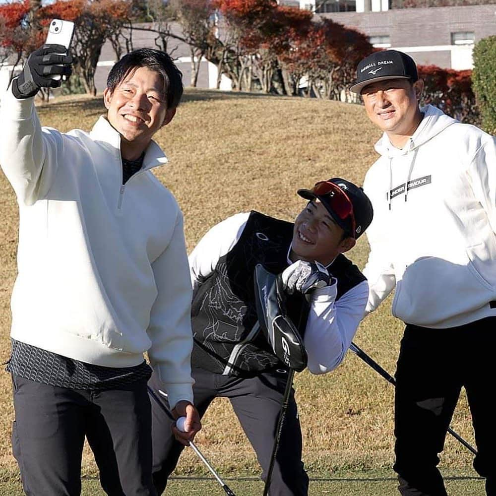 読売巨人軍さんのインスタグラム写真 - (読売巨人軍Instagram)「#不屈 #納会ゴルフ⛳️ #ナイスショット 📸 #と #ナイスショットの裏側 📸 #仙台育英 トリオ #松原聖弥 選手 #橋本到 コーチ #中谷翼 球団職員 #中山礼都 選手 #中島宏之 選手 #中田翔 選手 #香月一也 選手 #朝井秀樹 打撃投手兼広報 #巨人 #giants #ジャイアンツ #読売ジャイアンツ #野球 #プロ野球 #東京 #tokyo」11月24日 17時49分 - yomiuri.giants