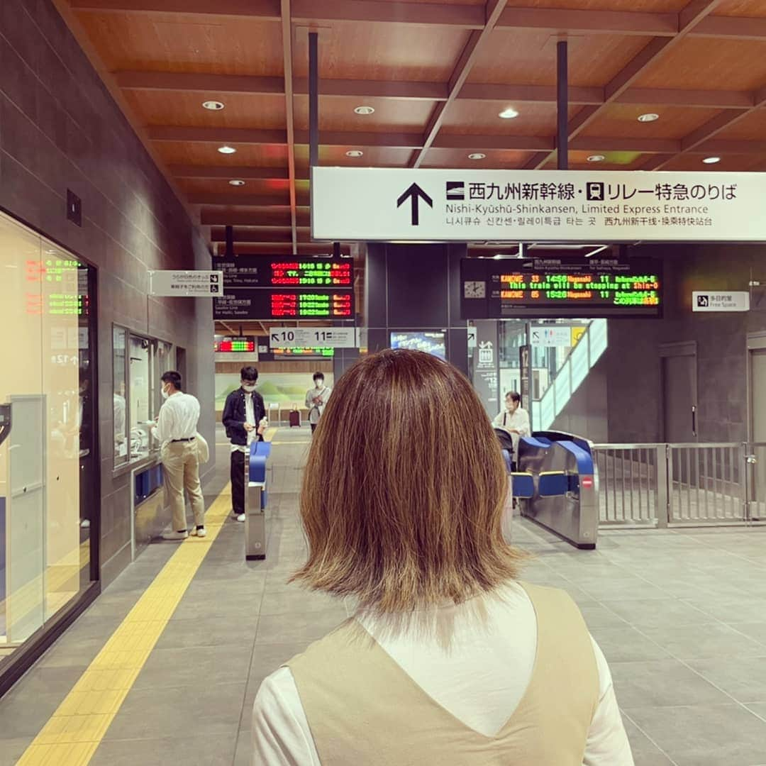 富永美樹さんのインスタグラム写真 - (富永美樹Instagram)「明日朝8時～放送です #テレビ東京 #ハーフタイムツアーズ   #九州 #九州旅行 #九州観光  #長崎 #長崎観光 #大浦天主堂  #ふたつ星4047  #西九州新幹線 #西九州新幹線かもめ  #列車の旅 #列車旅  #列車 #観光列車 #jr九州  #旅番組 #衣装 #旅コーデ」11月24日 19時05分 - miki.tominaga.official