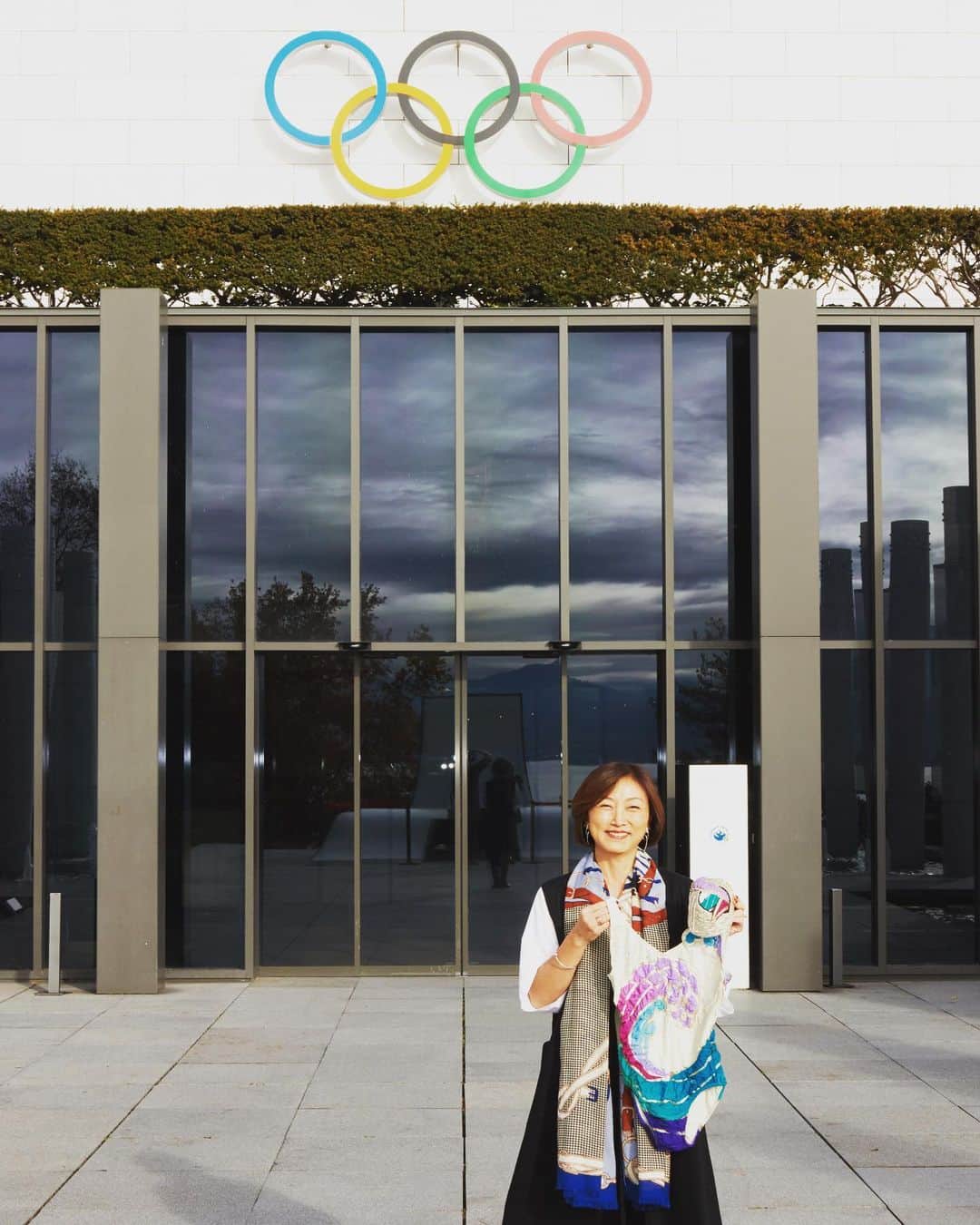 田中ウルヴェ京さんのインスタグラム写真 - (田中ウルヴェ京Instagram)「オリンピックミュージアムにソウル五輪で使用したデュエット衣装を寄贈してきました。  ドネーションセレモニーをして頂き、1時間のオリンピアンインタビューをして頂きました。 ご縁に改めて感謝します。  It was an honor to have the opportunity to meet all the people behind the Olympic Movement at the Olympic Museum. I was able to donate my artistic swimming costume that was used in the 1988 Seoul Olympics. Thank you for the donation ceremony and interview.   #ioc #olympicmuseum  #olympicmovement  #donation」11月24日 22時52分 - miyako.tanaka.oulevey