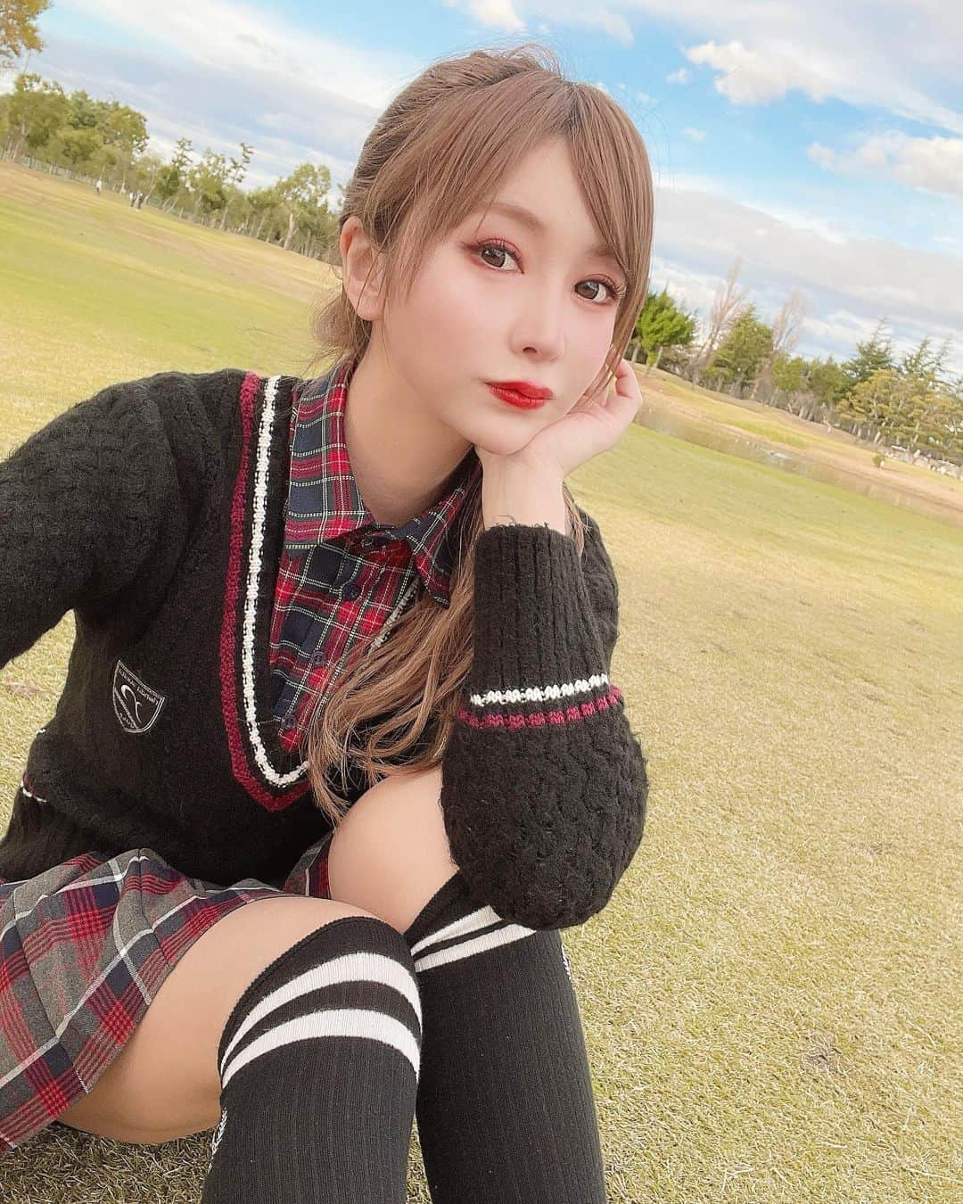 滝沢いおりさんのインスタグラム写真 - (滝沢いおりInstagram)「紅葉ゴルフ⛳️🍁 スコアは㊙️  お天気もよく、最高でした❤️😊 #ゴルフ #ゴルフ女子  #ゴルフコーデ  #ゴルフウェア  #滝沢いおり #お姉さん #グラビア」11月24日 23時20分 - takizawaiorir