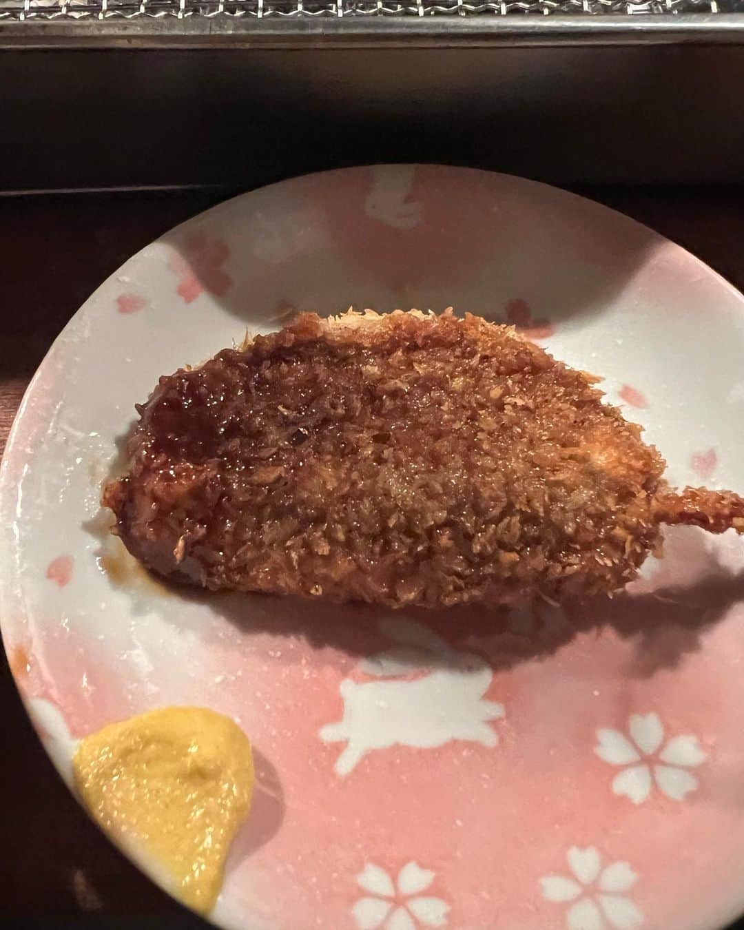 岸本加世子さんのインスタグラム写真 - (岸本加世子Instagram)「牡蠣が食べたくて三河屋へ。 絶妙な焼き加減と塩加減でやついと爆食しました〜。幸せ。#やついいちろう #三河屋#予約困難」11月25日 0時02分 - kayokokishimoto