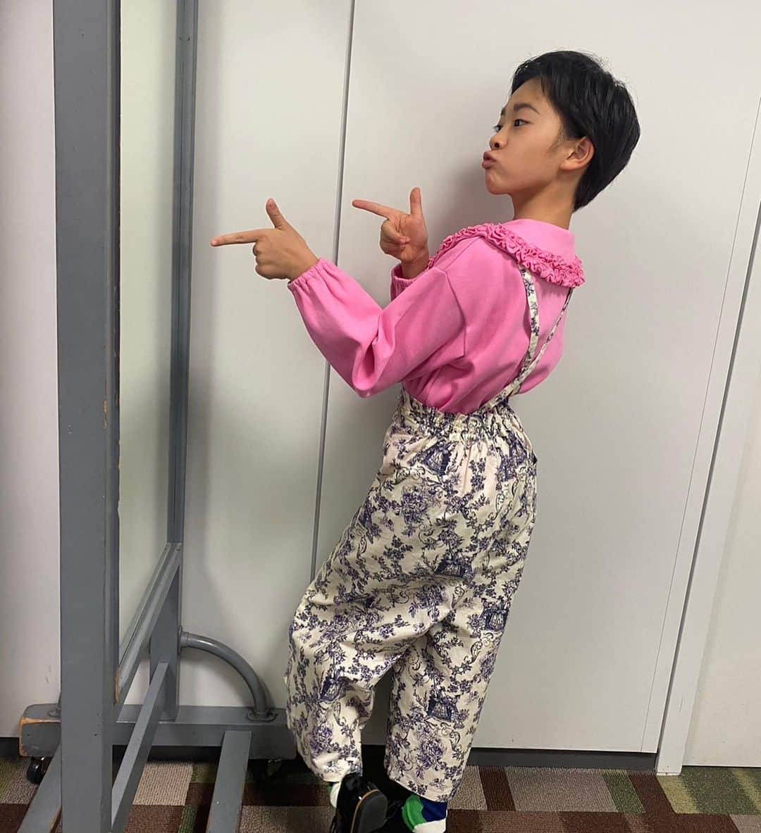 村山輝星さんのインスタグラム写真 - (村山輝星Instagram)「【出演情報】  日本テレビ「踊る!さんま御殿!!」に出演させて頂きます！  2022年11月29日(火)20時00分〜21時00分  是非チェックお願い致します✨  #村山輝星 #劇団東俳 #Tプロジェクト #子役 #出演情報 #踊るさんま御殿 #さんま御殿  #猫耳ポーズ #ねこ #10代 #ジェネレーションギャップ #かわいい」11月25日 17時36分 - murayama_kirari_staff