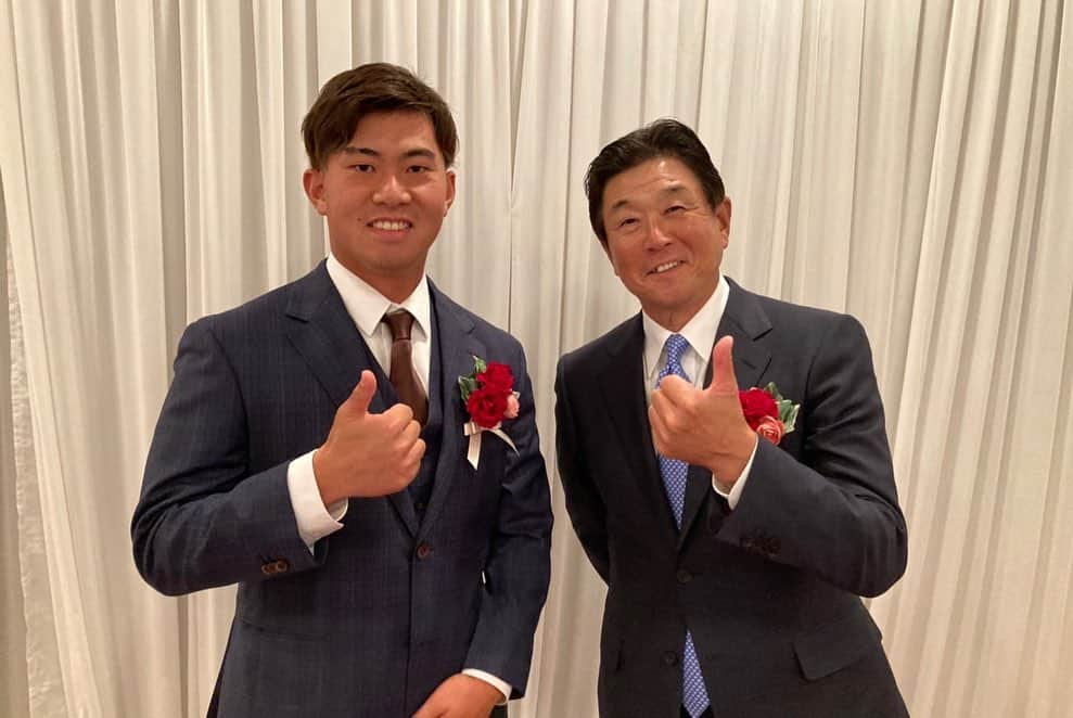 阪神タイガースさんのインスタグラム写真 - (阪神タイガースInstagram)「本日、「NPBAWARDS2022」が行われ、ファーム部門のタイトル獲得選手と#平田勝男 ヘッド(前ファーム監督)が表彰を受けました！ #npbawards2022  #ファーム部門  #平田勝男 ヘッド・前ファーム監督 #桐敷拓馬 選手 #ウエスタンリーグ優秀選手賞  #村上頌樹 選手 #最高勝率 #最優秀防御率  #髙寺望夢 選手 #日刊スポーツ努力賞 #ビッグホープ賞  #秋山拓巳 選手 #最多勝利  #二保旭 選手 #最多セーブ  #ウエスタンリーグ #優勝  #阪神タイガース」11月25日 18時28分 - hanshintigers_official