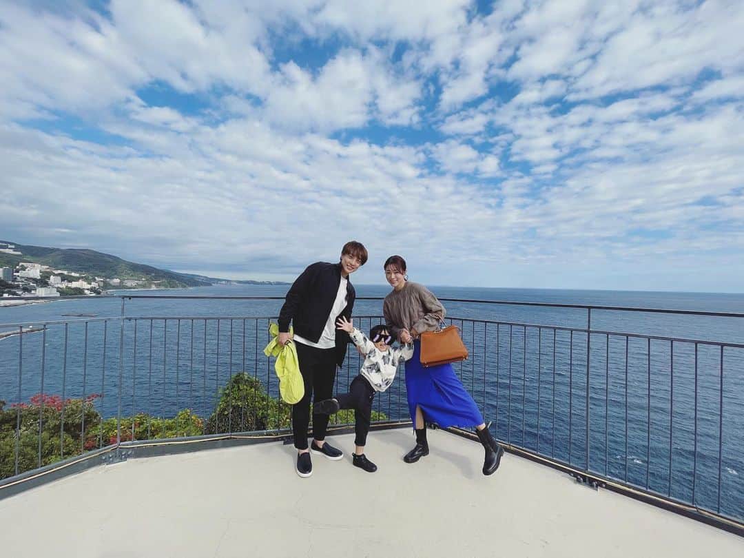 本田朋子さんのインスタグラム写真 - (本田朋子Instagram)「少し前ですが。 まだまだ冬の訪れを感じさせない暖かさの中、穏やかな海に癒されました。 今年の冬は気温が低めという予想もあるので、この過ごしやすい季節を満喫しておきたいです♡」11月25日 23時43分 - tomoko_honda_official_phonics