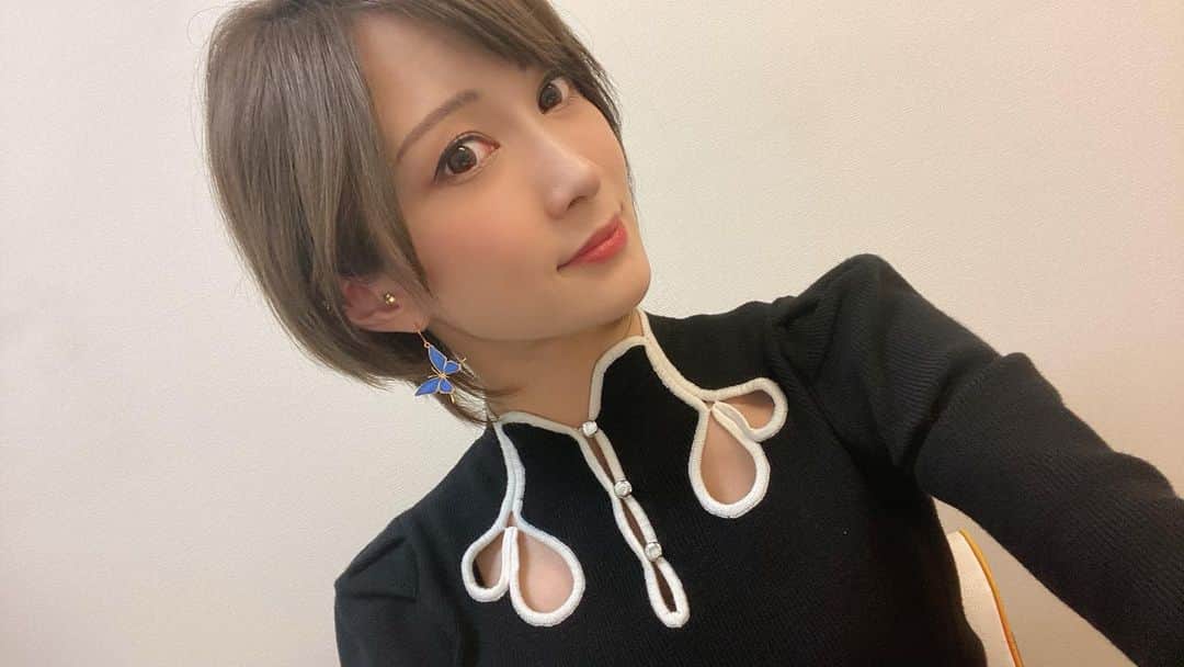 AYASAさんのインスタグラム写真 - (AYASAInstagram)「🦋 いただいた蝶モチーフのピアスさんが可愛すぎています🫶感謝🫶  1枚目のピアスさんはメンバーカラー的な5匹の蝶がいてこれはもうほとんどモニカ💙  2枚目のピアスさんは本物のモルフォ蝶の翅を使ってあってこれもやっぱりほとんどモニカ💙 ・ ・ #ピアス #earrings #蝶々ピアス #蝶アクセサリー  #swarovski #Psyche #OwnP」11月26日 3時06分 - ayasa_doya