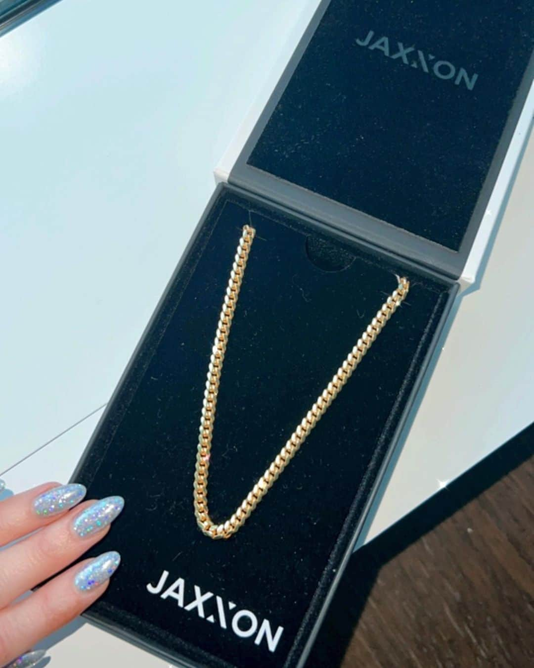 Amanda Leeさんのインスタグラム写真 - (Amanda LeeInstagram)「kicking off the holiday season in the only chains you should buy for your man @jaxxon ✨」11月26日 4時06分 - amandaeliselee